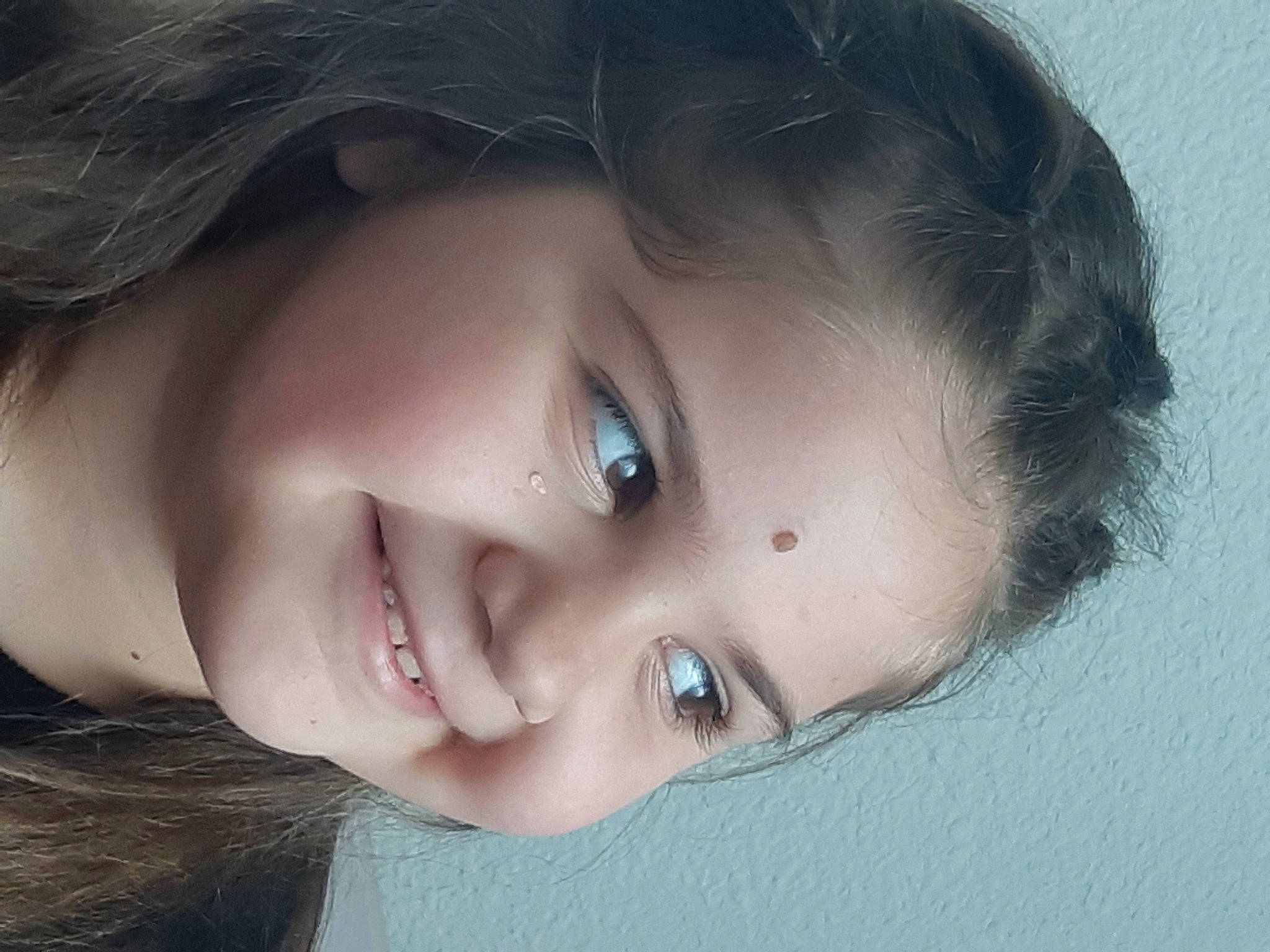 Alissa a rejoint le concours — aidez-le/la à gagner de superbes lots ! cheek, chin, dress, ear, eye, eyebrow, eyelash, face, flash_photography, forehead, head, iris, jaw, joy, lip, mouth, neck, nose, person, shoulder