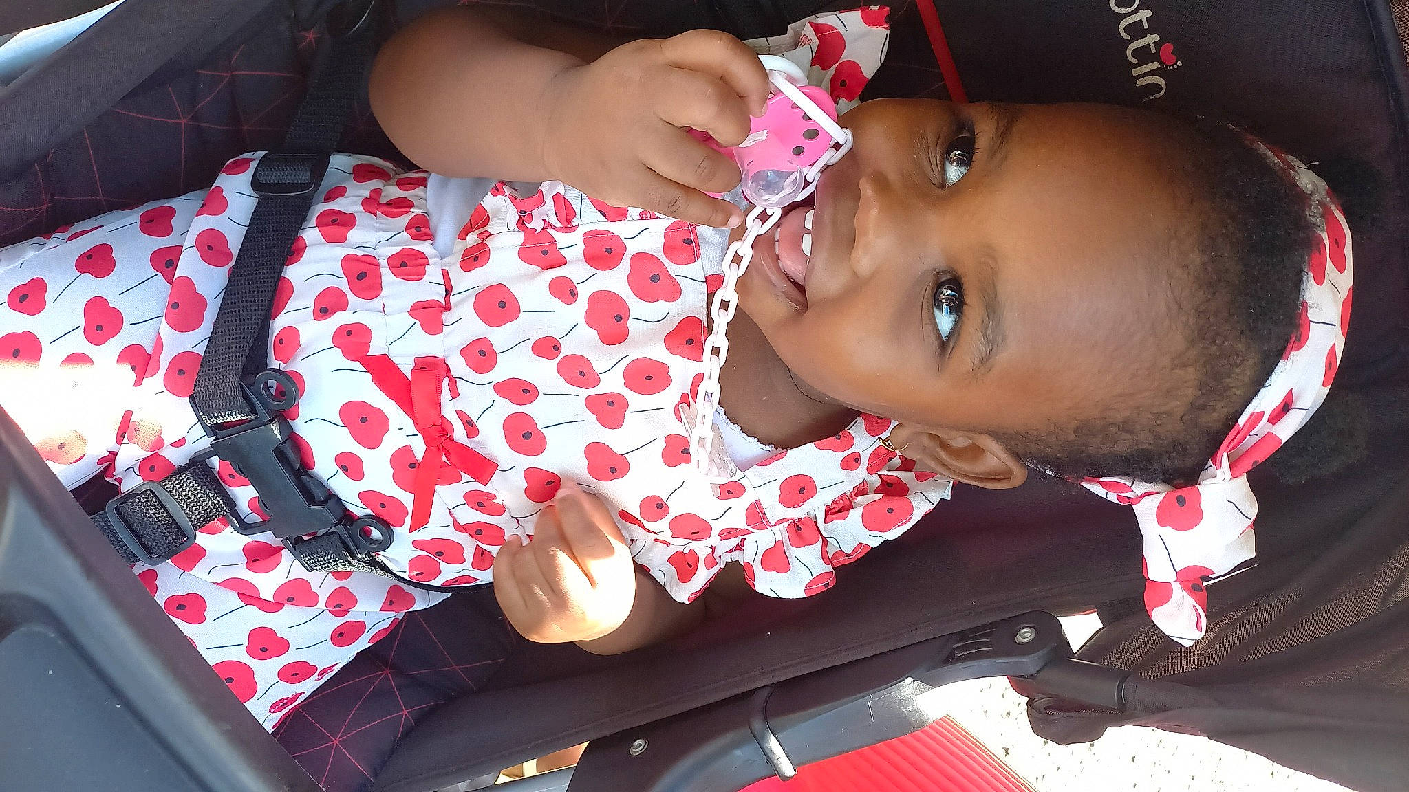 Shaïna participe au concours pour gagner de l'argent avec cette photo : baby, baby_products, baby_toddler_clothing, beauty, black, cap, cheek, child, eyelash, happy, hat, lip, mouth, nose, person, pink, skin, sleeve, smile, textile