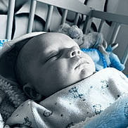 Gabin participe au concours pour gagner de l'argent avec cette photo : baby, baby_products, bedding, bedtime, child, comfort, human, linens, mammal, monochrome, monochrome_photography, nap, pattern, portrait_photography, product, room, sleep, textile, toddler, white