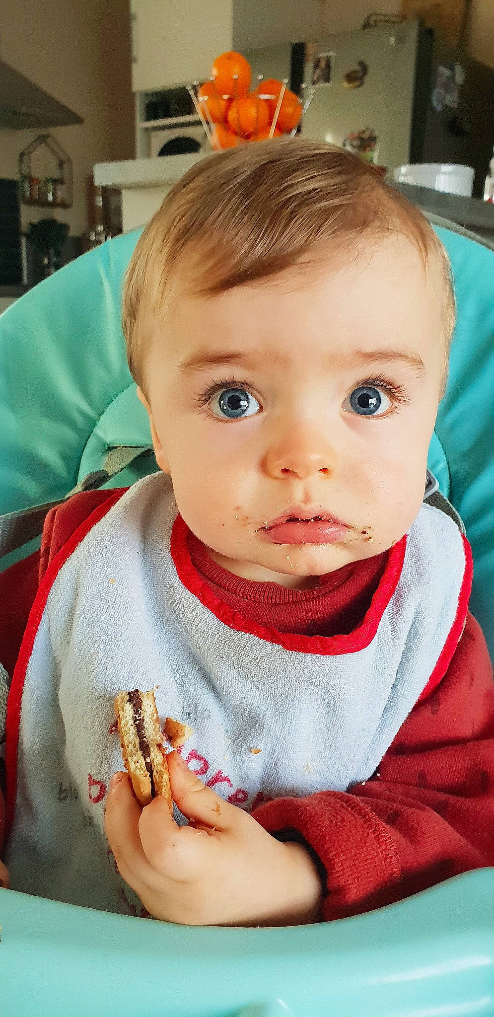 Nohlan a rejoint le concours — aidez-le/la à gagner de superbes lots ! baby, baby_toddler_clothing, blond, cheek, child, chin, close_up, eye, eyelash, facial_expression, gesture, happy, head, iris, lip, mouth, nose, person, skin, sleeve