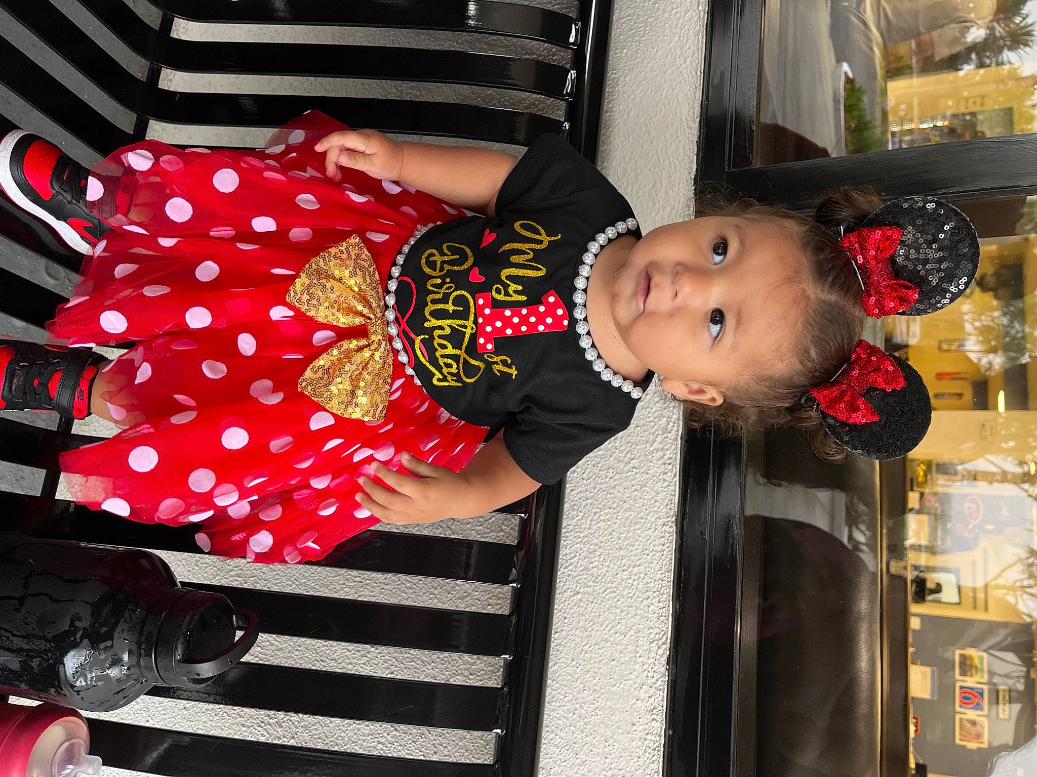 Amila is registered to the contest to win money with this photo: baby, baby_toddler_clothing, black, carmine, child, event, fun, human_leg, magenta, pattern, person, red, room, toddler, white