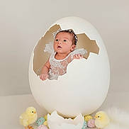 Ada a rejoint le concours — aidez-le/la à gagner de superbes lots ! baby, egg, eggshell, chick, chicks, lace, newborn, cute, pastel_colors, decorative_eggs, fluffy, yellow, portrait, studio, adorable, costume, infant, props, spring, celebration