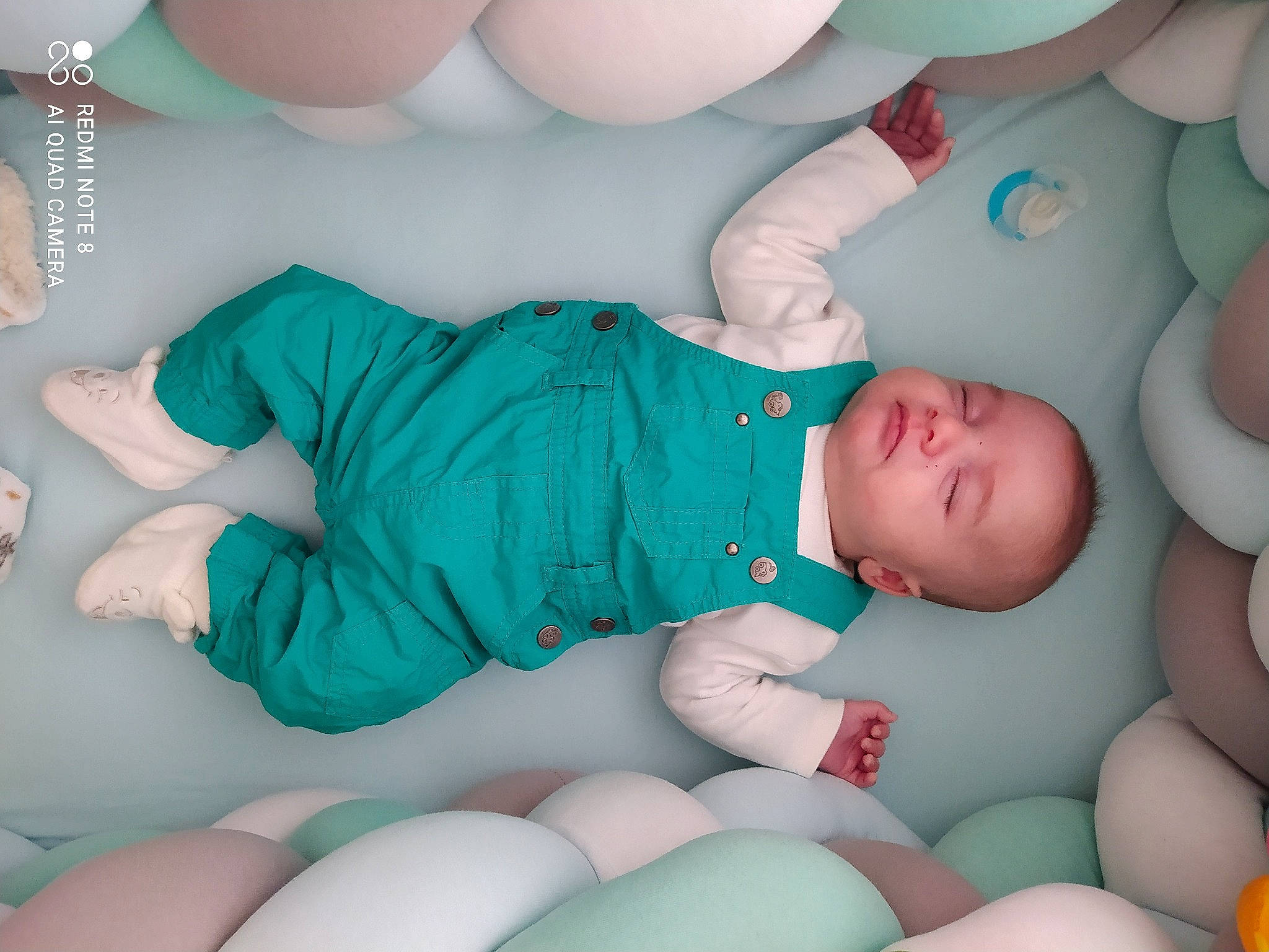 Milan Ayaz participe au concours pour gagner de l'argent avec cette photo : arm, azure, baby, blue, comfort, eye, finger, green, head, human_body, joint, leg, muscle, organ, person, photograph, pink, skin, sleeve, white