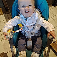 Lyzio participe au concours pour gagner de l'argent avec cette photo : toddler, child, high_chair, white_shirt, blue_chair, slippers, winnie_the_pooh, indoor, floor_tiles, baby_toy, smiling, cute, person, clothing, seatbelt, happy, baby, face, hands, legs