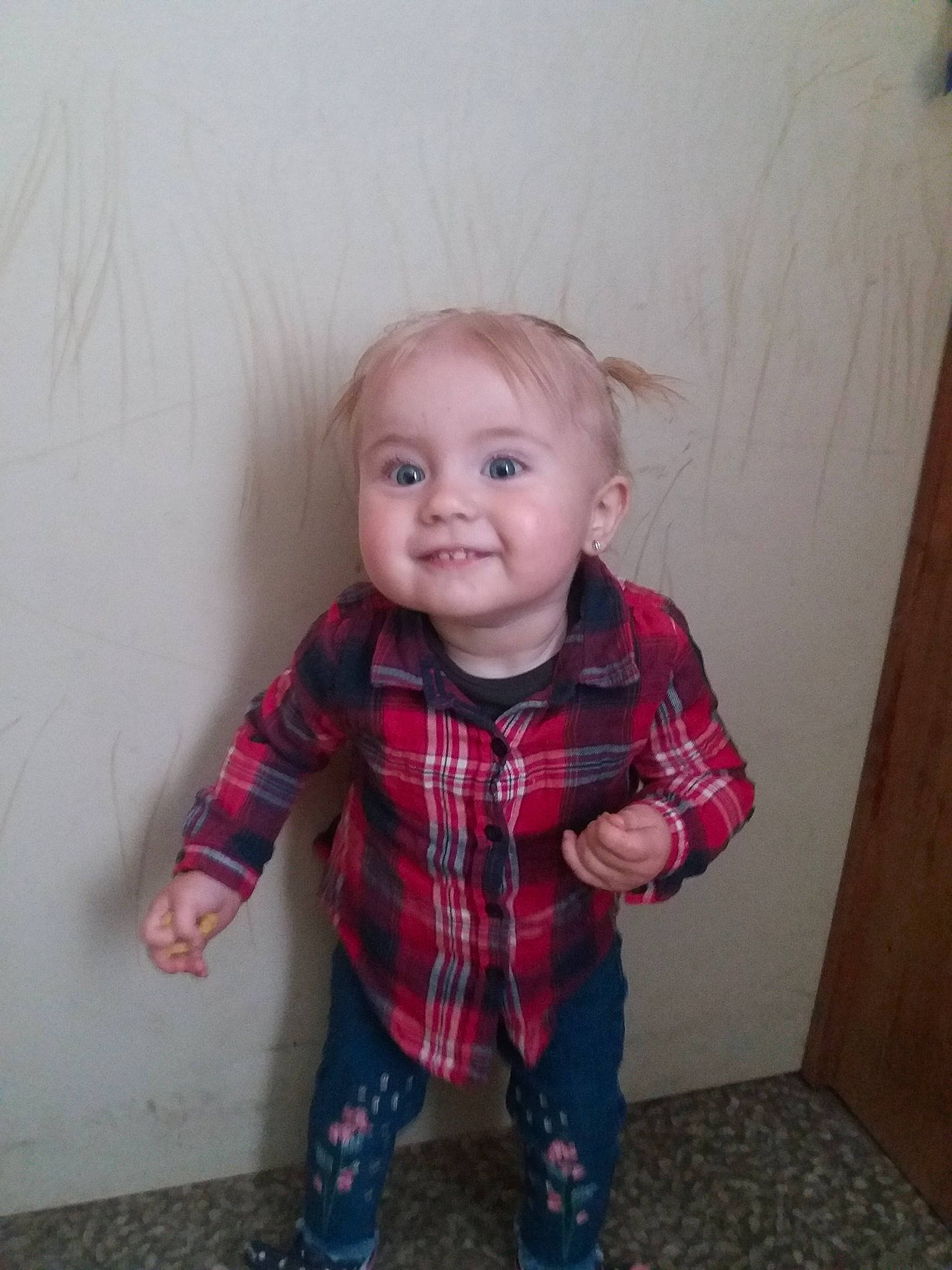 Mylena Quenon participe au concours pour gagner de l'argent avec cette photo : boy, cheek, child, day, eye, face, hair, head, human_hair_color, infant, joy, nose, pattern, person, plaid, product, skin, smile, standing, tartan