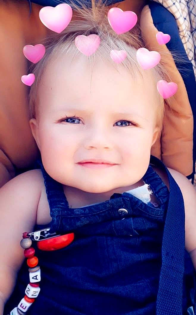 Mylena Quenon participe au concours pour gagner de l'argent avec cette photo : cheek, child, ear, fun, girl, hair_accessory, happiness, infant, iris, joy, person, product, skin, smile, toddler