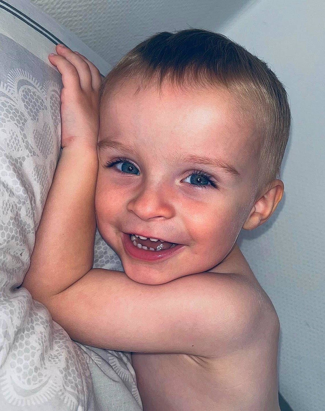 Ayden participe au concours pour gagner de l'argent avec cette photo : cheek, chin, ear, eye, eyebrow, eyelash, face, facial_expression, flash_photography, forehead, head, human_body, jaw, joy, lip, mouth, muscle, neck, nose, person