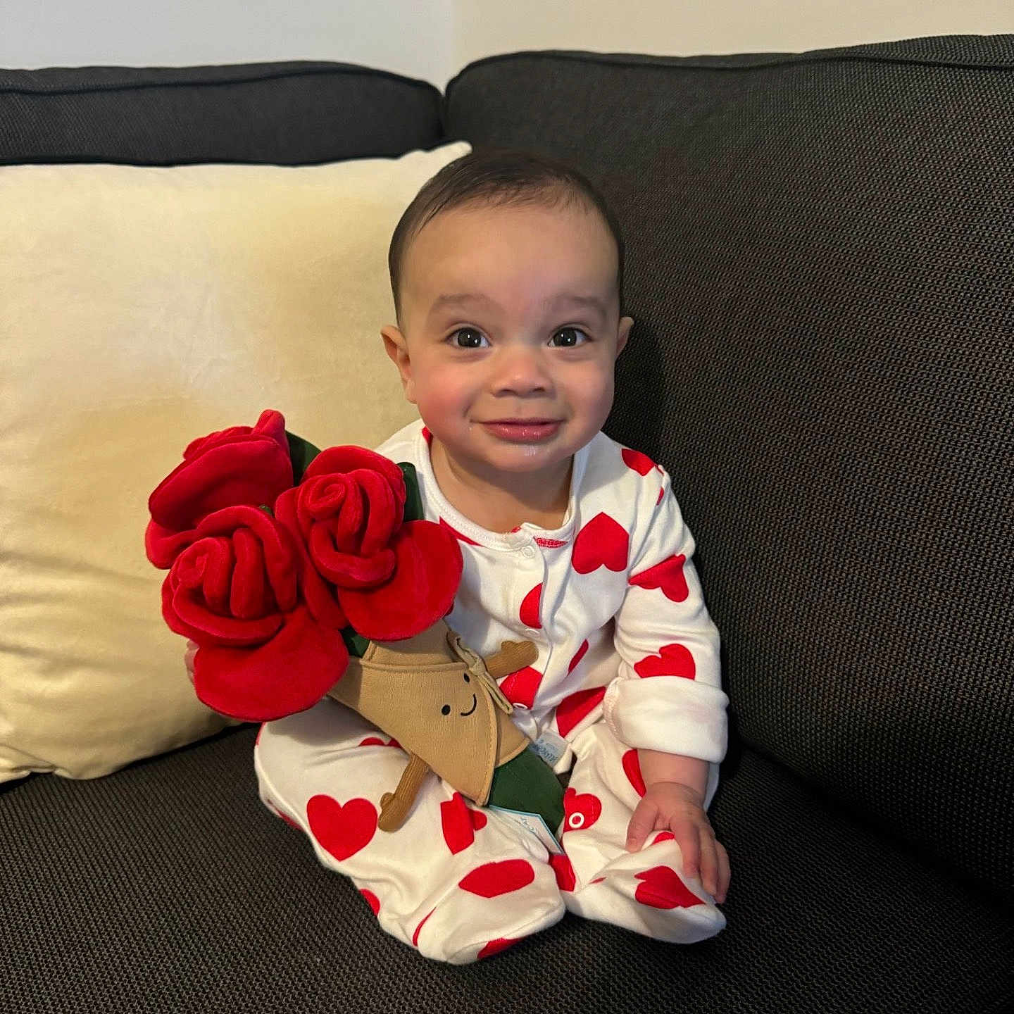 Zayd is registered to the contest to win money with this photo: architecture, baby, building, couch, cushion, face, flower, furniture, head, homedecor, indoors, livingroom, person, petal, photography, plant, portrait, pottedplant, rose, sitting