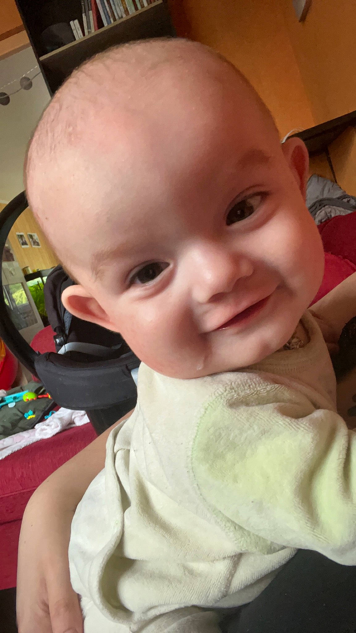 Lenzo participe au concours pour gagner de l'argent avec cette photo : baby, baby_toddler_clothing, cheek, chin, ear, eye, eyebrow, facial_expression, happy, iris, lip, mouth, neck, nose, organ, person, product, skin, sleeve, smile