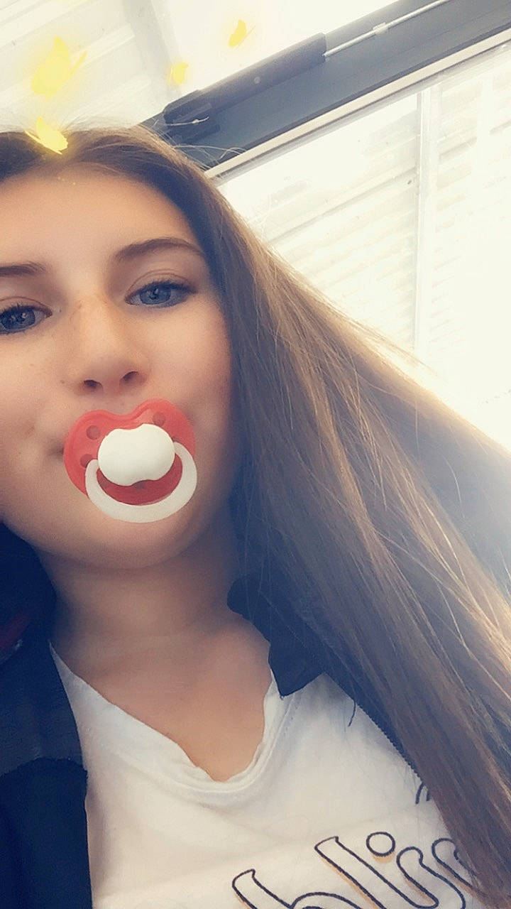 Emma Cousinet participe au concours pour gagner de l'argent avec cette photo : beauty, black_hair, blond, brown_hair, cheek, chin, eye, eyebrow, face, fun, hair, headwear, jaw, lip, long_hair, mouth, nose, person, photography, selfie