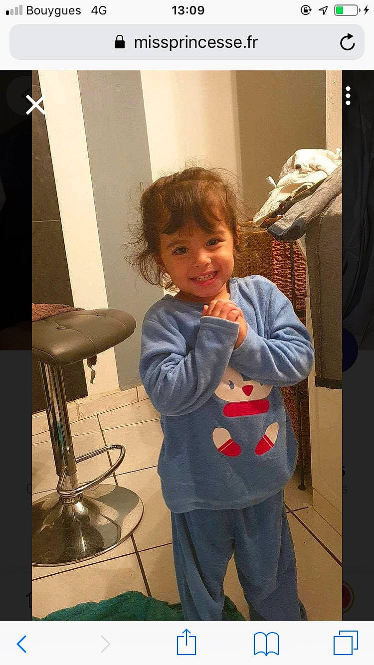 Safiya a rejoint le concours — aidez-le/la à gagner de superbes lots ! arm, child, joy, lighting_accessory, person, shoulder, toddler