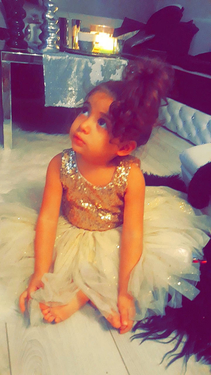 Chaina participe au concours pour gagner de l'argent avec cette photo : beauty, child, fun, girl, human_hair_color, lady, person, pink, smile, toddler