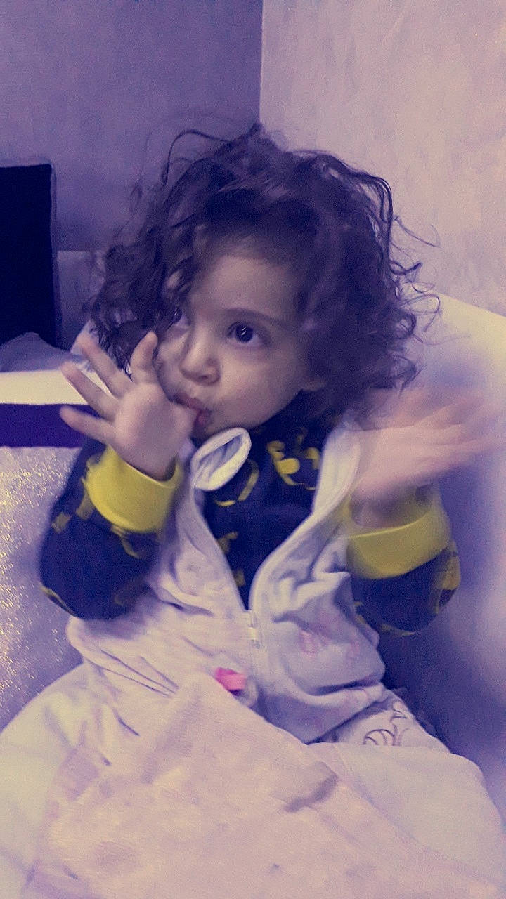 Chaina a rejoint le concours — aidez-le/la à gagner de superbes lots ! black_hair, child, eye, fun, girl, human_hair_color, infant, iris, person, skin, toddler