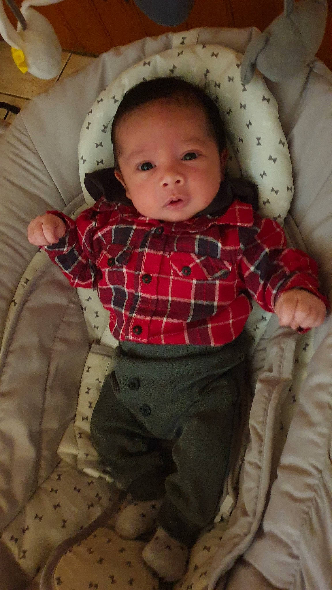 Wayden participe au concours pour gagner de l'argent avec cette photo : baby, cheek, child, pattern, person, plaid, skin, toddler