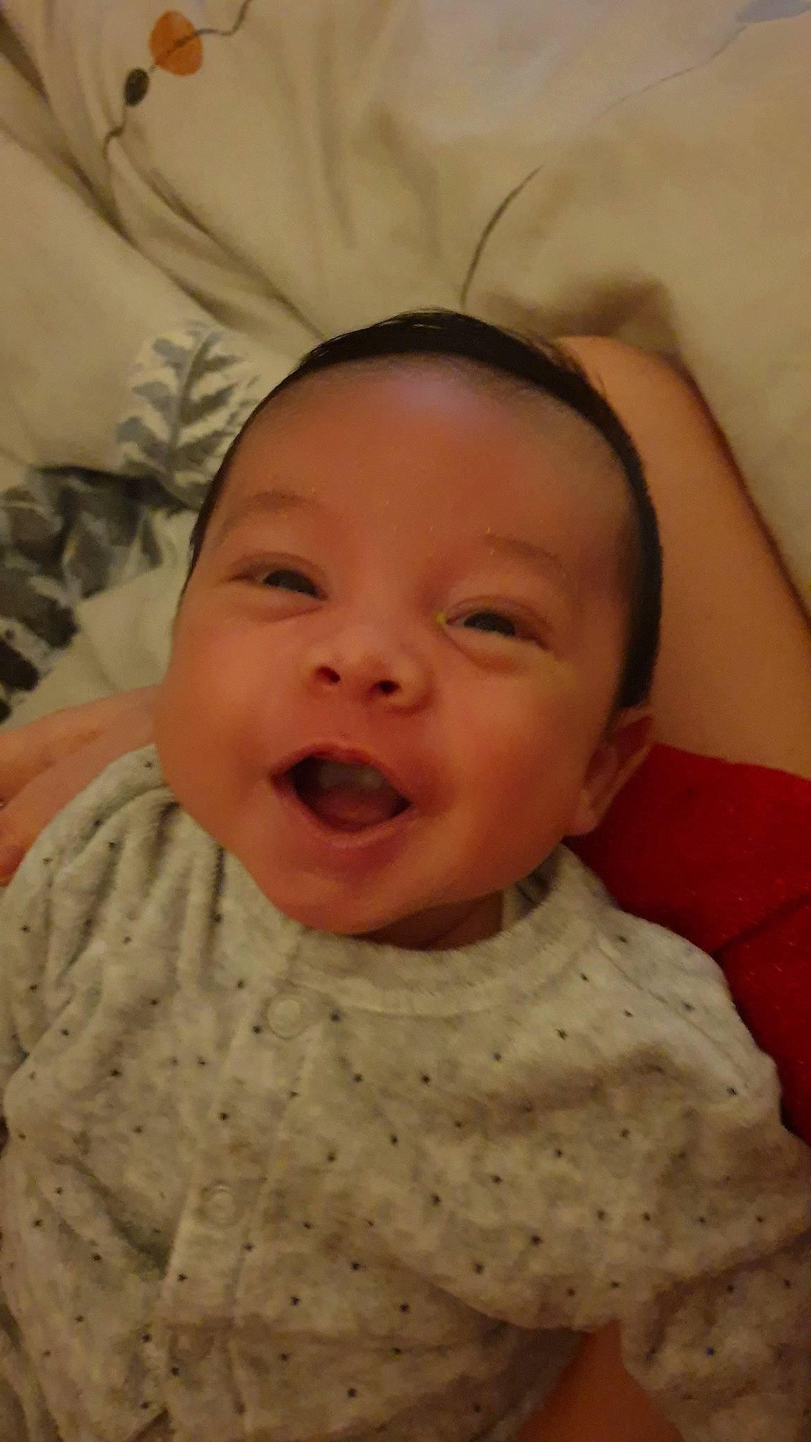 Wayden participe au concours pour gagner de l'argent avec cette photo : baby, bedtime, cheek, child, chin, ear, eye, eyebrow, face, facial_expression, forehead, head, iris, lip, mouth, nose, person, skin, smile, toddler