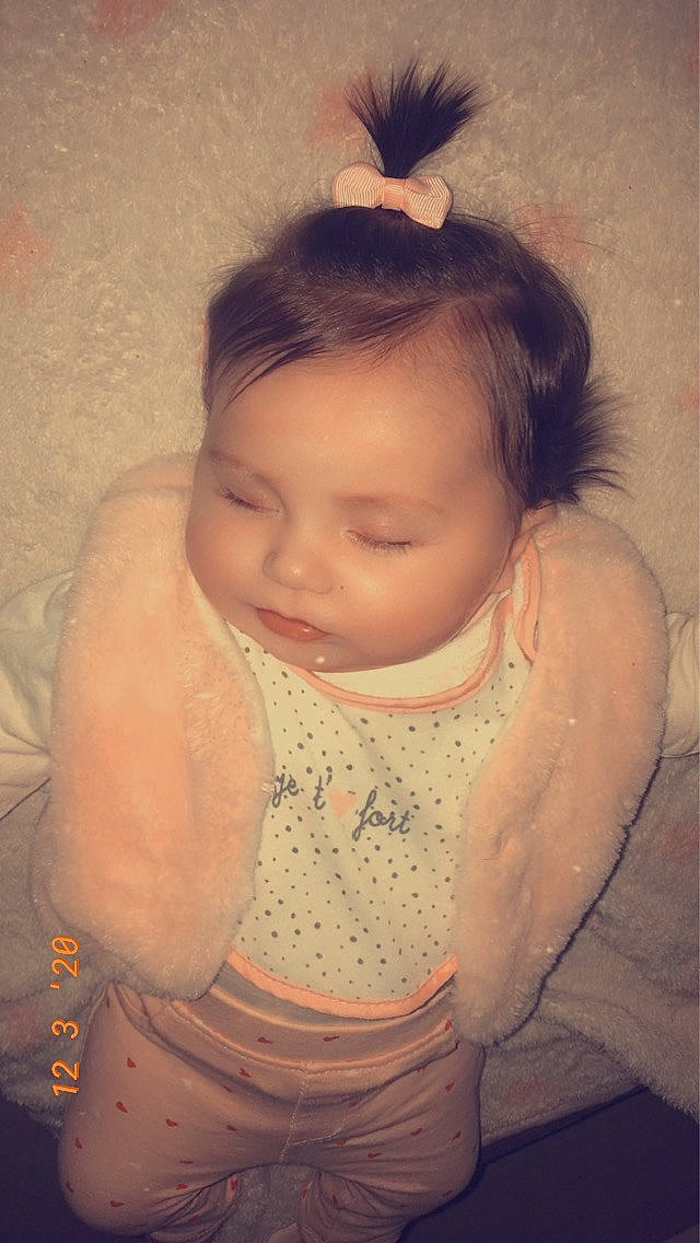 Naëlia a rejoint le concours — aidez-le/la à gagner de superbes lots ! baby, cheek, child, chin, ear, eye, eyebrow, face, forehead, hair, head, iris, lip, long_hair, mouth, neck, nose, person, portrait, skin