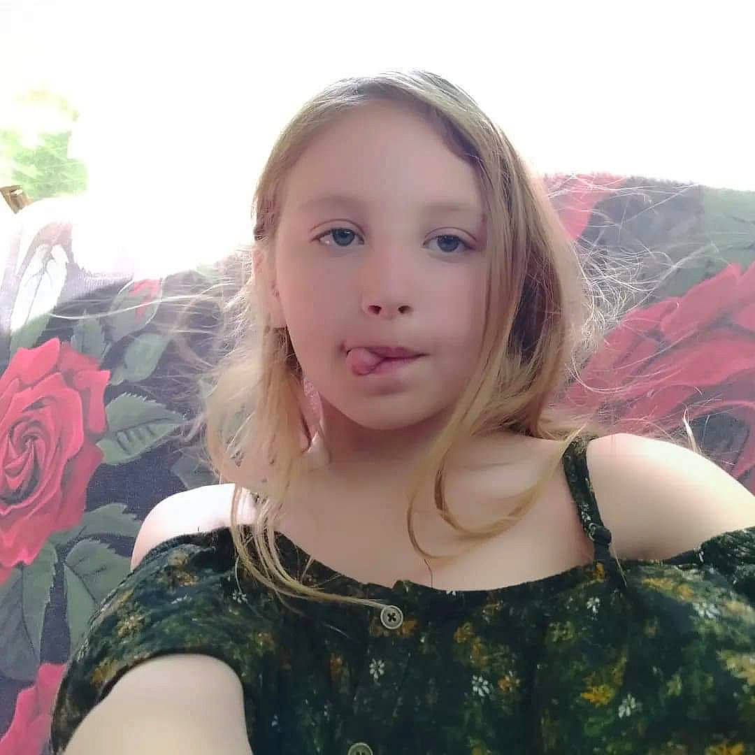 Elena Riggs joined the competition — help win amazing prizes! beauty, cool, eyebrow, eyelash, grass, hairstyle, happy, iris, lip, long_hair, neck, people_in_nature, person, plant, selfie, shoulder, skin, sleeve, summer, sunlight