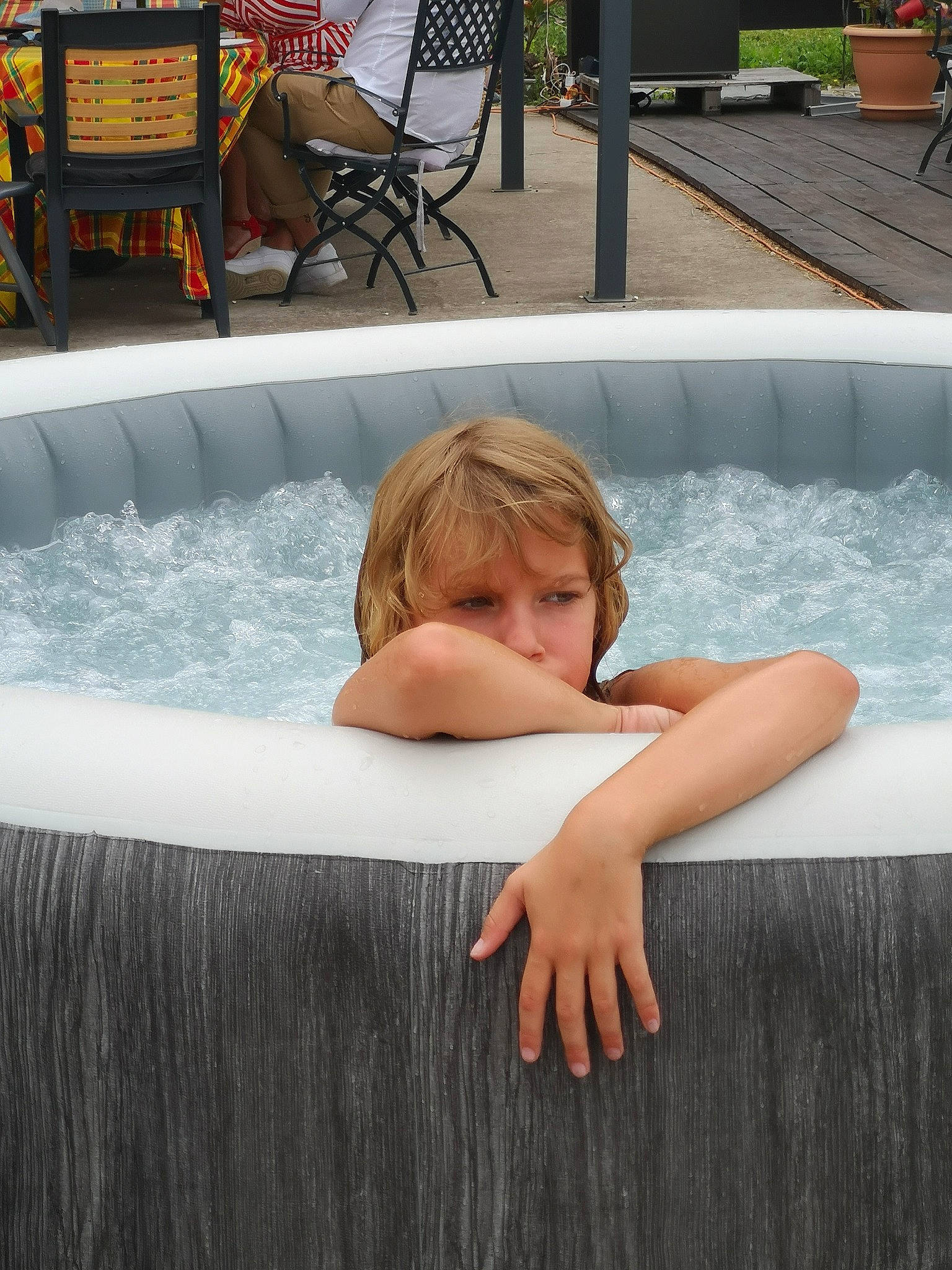Lilou a rejoint le concours — aidez-le/la à gagner de superbes lots ! bathing, composite_material, flowerpot, fluid, fun, houseplant, leisure, leisure_centre, outdoor_furniture, person, summer, swimming_pool, water_feature