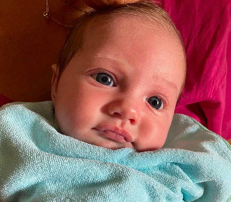 Bianca a rejoint le concours — aidez-le/la à gagner de superbes lots ! baby, baby_toddler_clothing, cheek, chin, comfort, ear, eyebrow, eyelash, face, forehead, happy, head, iris, lip, mouth, nose, person, skin, sleeve, textile