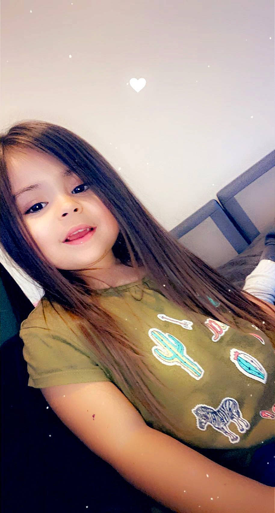 Jùlia a rejoint le concours — aidez-le/la à gagner de superbes lots ! beauty, black_hair, brown_hair, cheek, chest, cool, eye, eyelash, feathered_hair, flash_photography, hairstyle, iris, layered_hair, lip, long_hair, mouth, organ, person, shoulder, skin