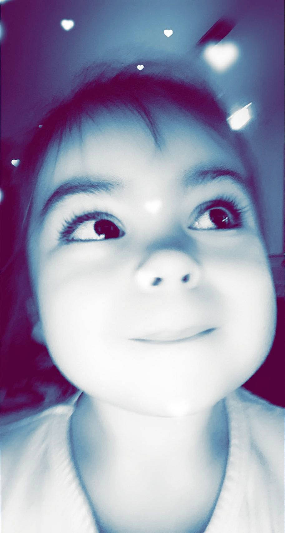 Jùlia a rejoint le concours — aidez-le/la à gagner de superbes lots ! beauty, black_hair, cheek, child, chin, close_up, colorfulness, eye, eyebrow, eyelash, forehead, iris, jaw, lip, organ, person, portrait, portrait_photography, selfie, skin