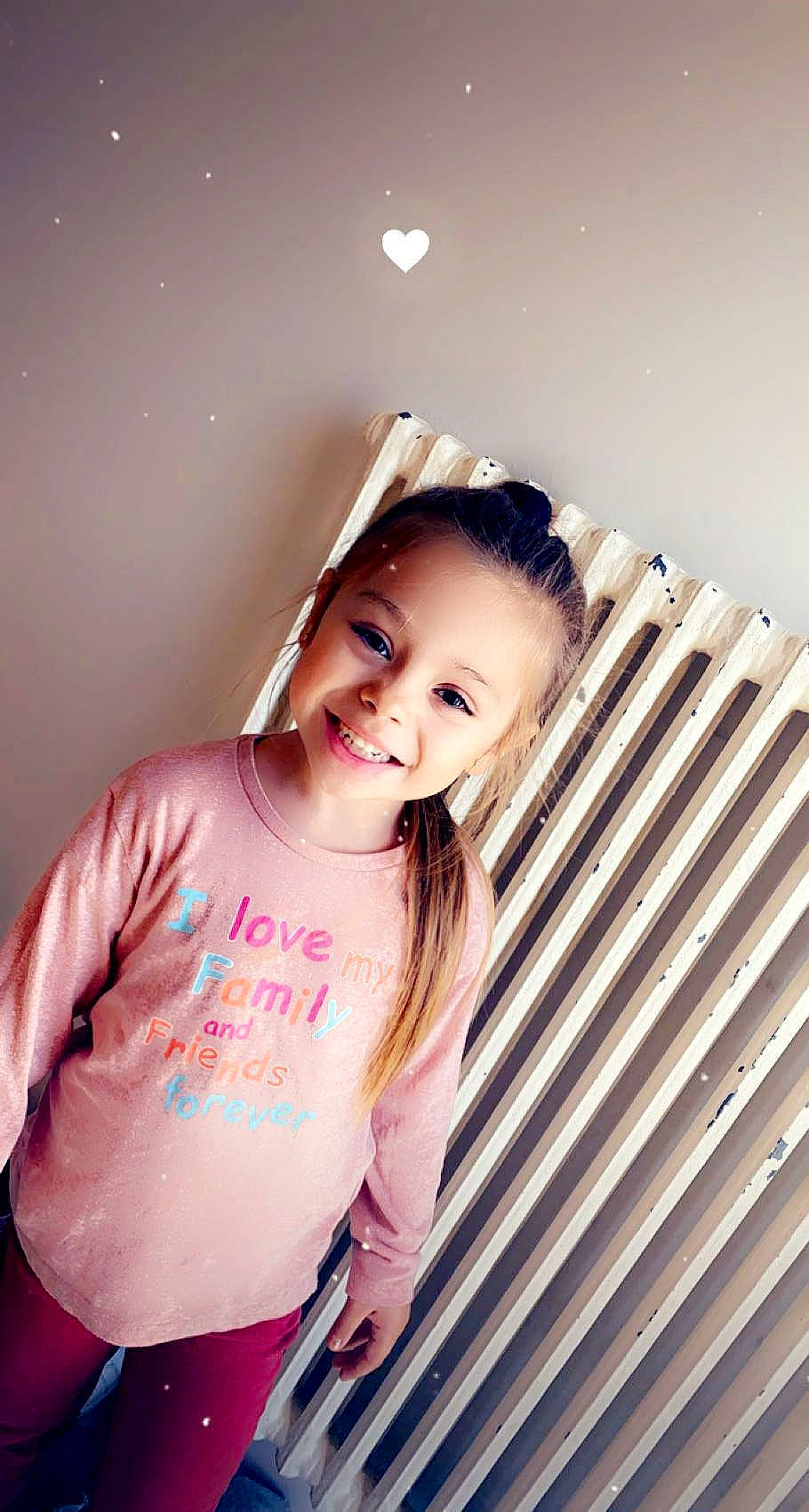 Mélina participe au concours pour gagner de l'argent avec cette photo : baby_toddler_clothing, child_model, eyelash, flash_photography, happy, iris, joy, laugh, person, photo_shoot, pink, portrait_photography, throat, tooth