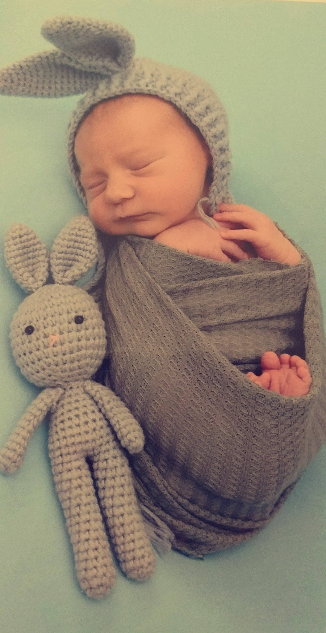 Dylan participe au concours pour gagner de l'argent avec cette photo : art, baby, baby_toys, beige, child, craft, crochet, ear, fawn, knitting, pattern, person, rabbit, stuffed_toy, textile, toddler, toy, wool, woolen