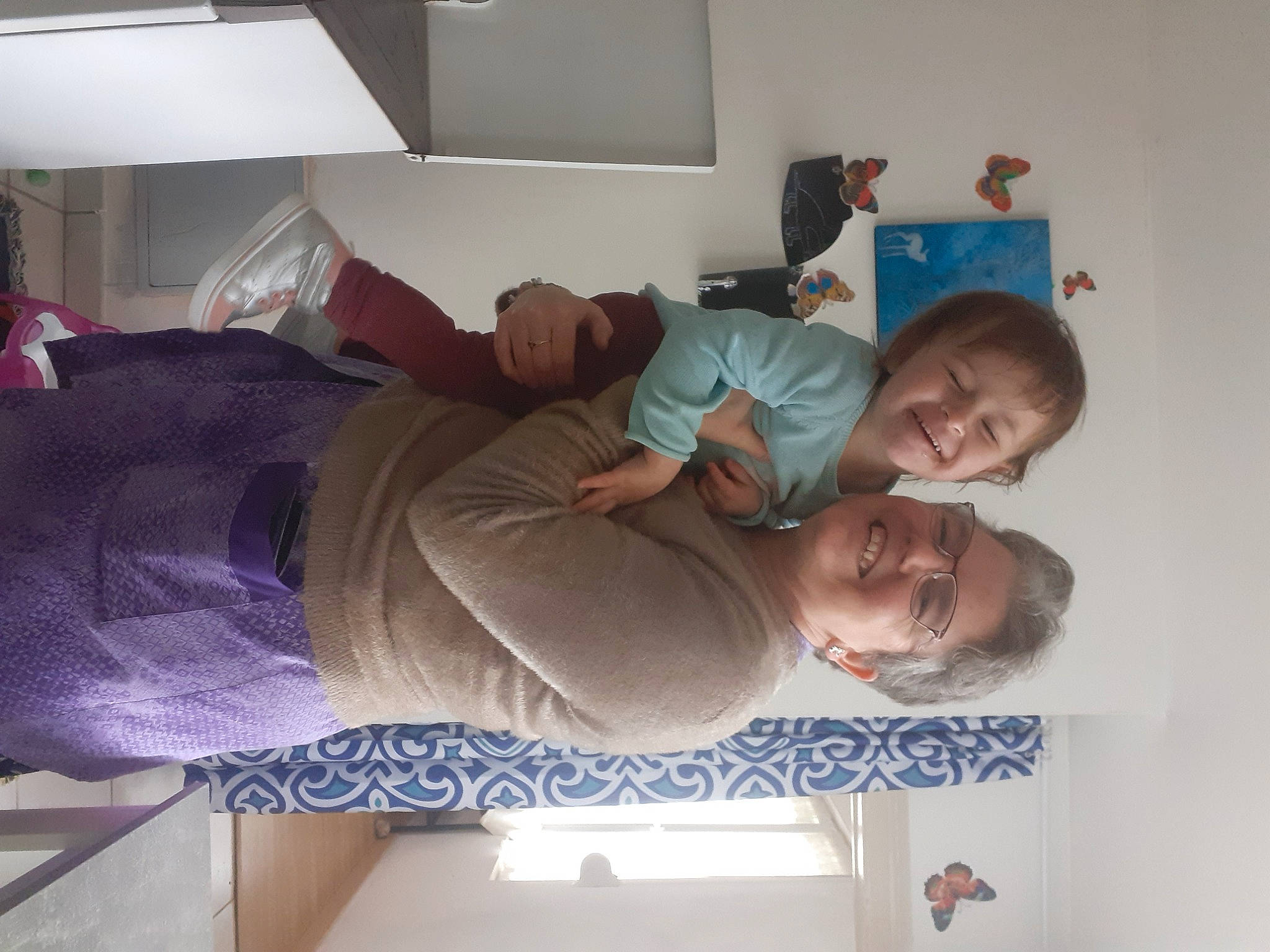 Alice participe au concours pour gagner de l'argent avec cette photo : baby, bedding, child, comfort, happy, joy, linens, nap, person, room, smile, t_shirt, textile