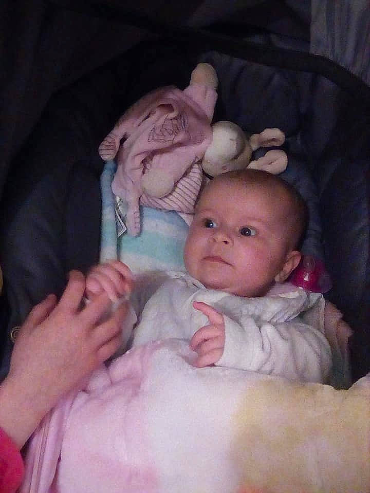 Alice participe au concours pour gagner de l'argent avec cette photo : baby, baby_products, birth, cheek, child, eye, hand, iris, lip, mouth, nose, people, person, pink, product, skin, smile, toddler