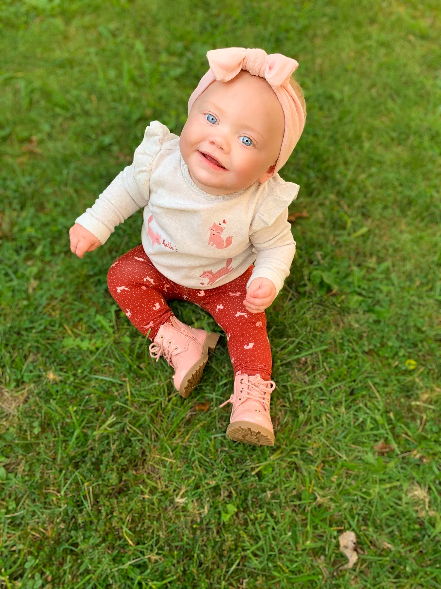 Embri is registered to the contest to win money with this photo: baby, cheek, child, dress, fawn, grass, green, happy, head, headwear, lawn, meadow, person, pink, plant, play, skin, smile, toddler