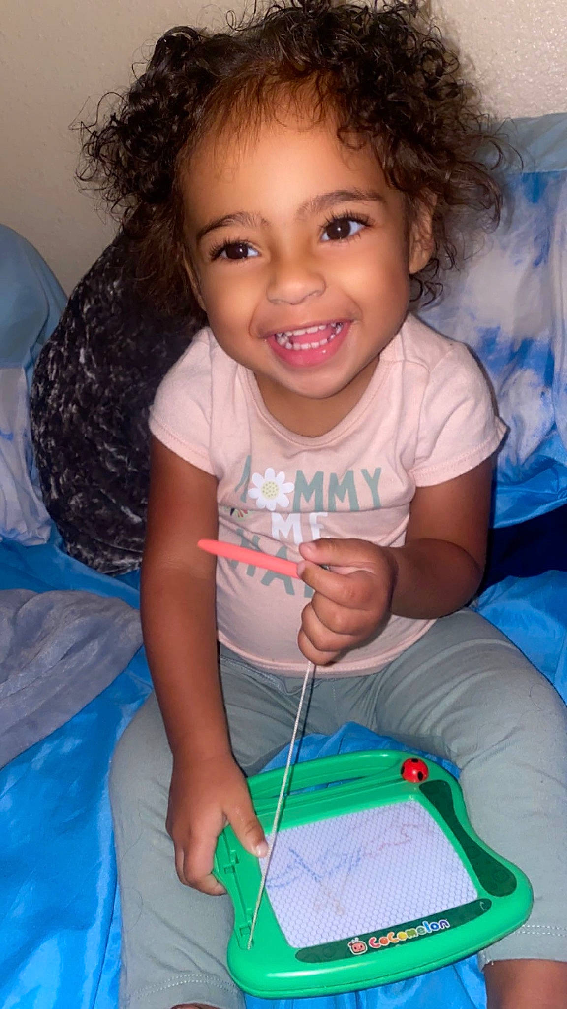 Kaeloni is registered to the contest to win money with this photo: arm, blue, cheek, eye, eyebrow, face, finger, fun, hair, hairstyle, happy, head, iris, joy, lip, mouth, nose, organ, person, skin