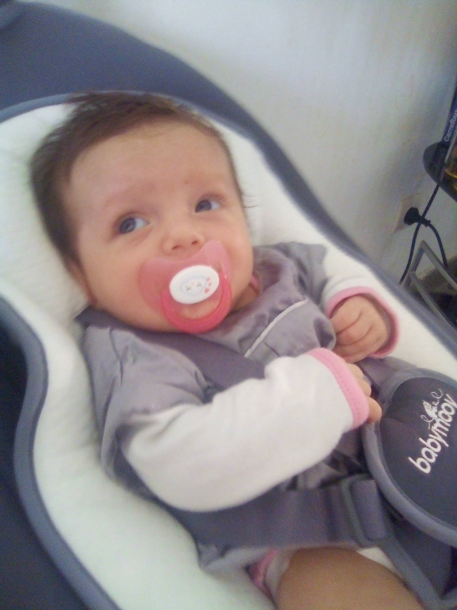 Gaby a rejoint le concours — aidez-le/la à gagner de superbes lots ! baby, baby_carriage, baby_in_car_seat, baby_products, car_seat, cheek, child, person, product, skin, toddler