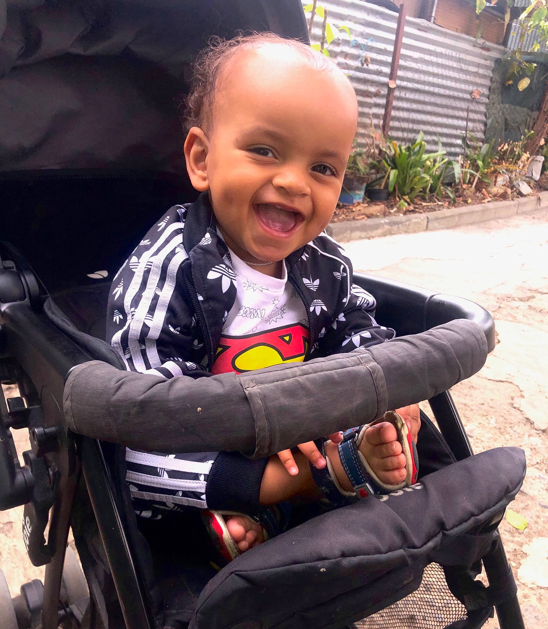 Jahyann a rejoint le concours — aidez-le/la à gagner de superbes lots ! baby_carriage, baby_products, child, joy, person, product, sitting, smile, toddler