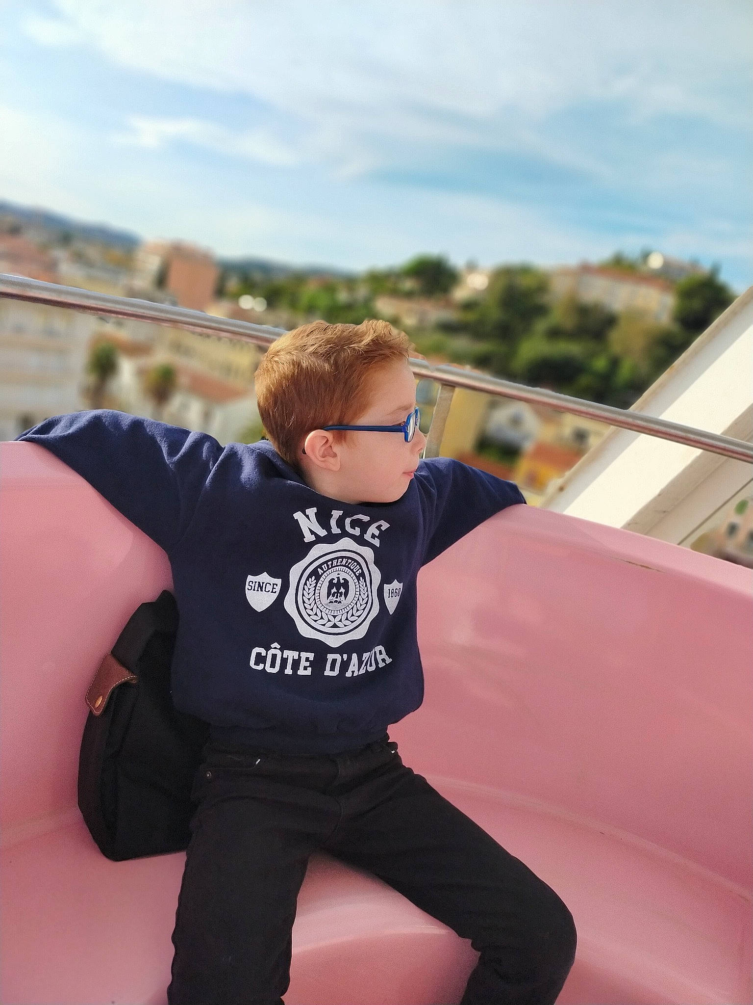 Enzo a rejoint le concours — aidez-le/la à gagner de superbes lots ! active_pants, eyewear, goggles, person, personal_protective_equipment, sweatpant, trousers, wetsuit