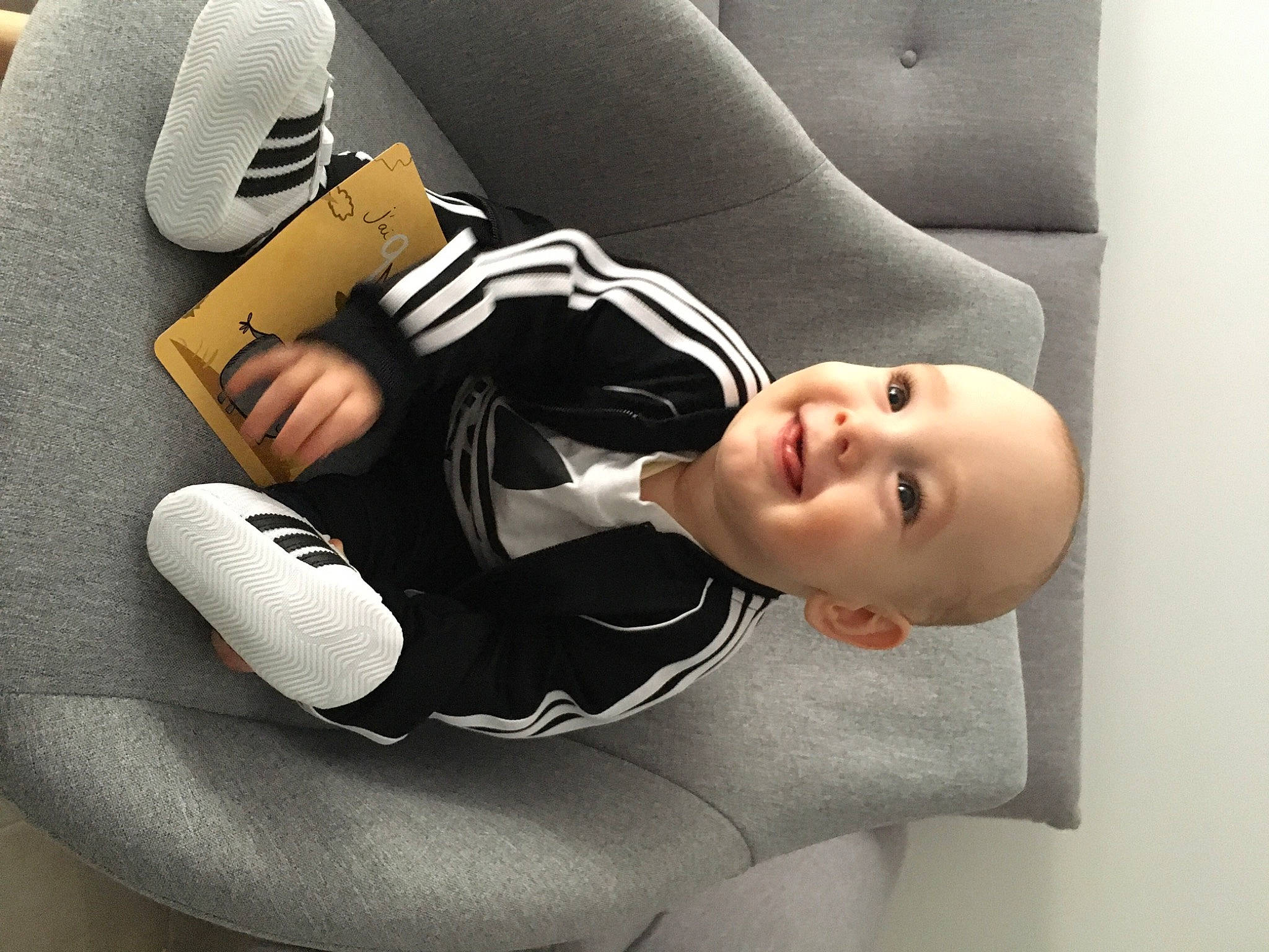 Leonardo a rejoint le concours — aidez-le/la à gagner de superbes lots ! automotive_design, car_seat, chest, child, comfort, elbow, finger, flash_photography, gesture, hand, headgear, joint, joy, knee, leg, person, product, sleeve, smile, sportswear