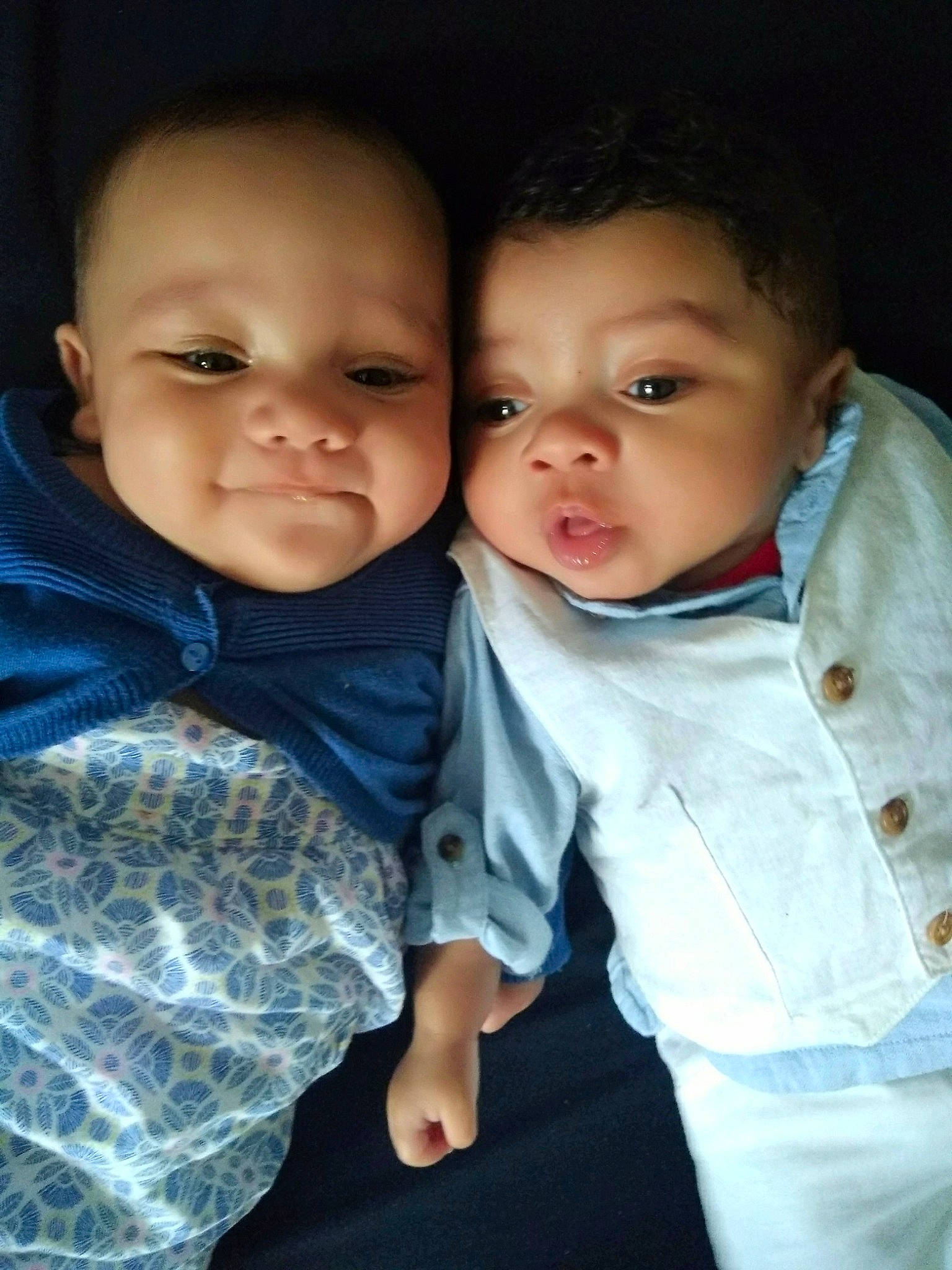 Achille participe au concours pour gagner de l'argent avec cette photo : baby, cheek, child, chin, eye, face, facial_expression, happy, head, human, interaction, iris, joy, leg, lip, nose, people, person, skin, smile