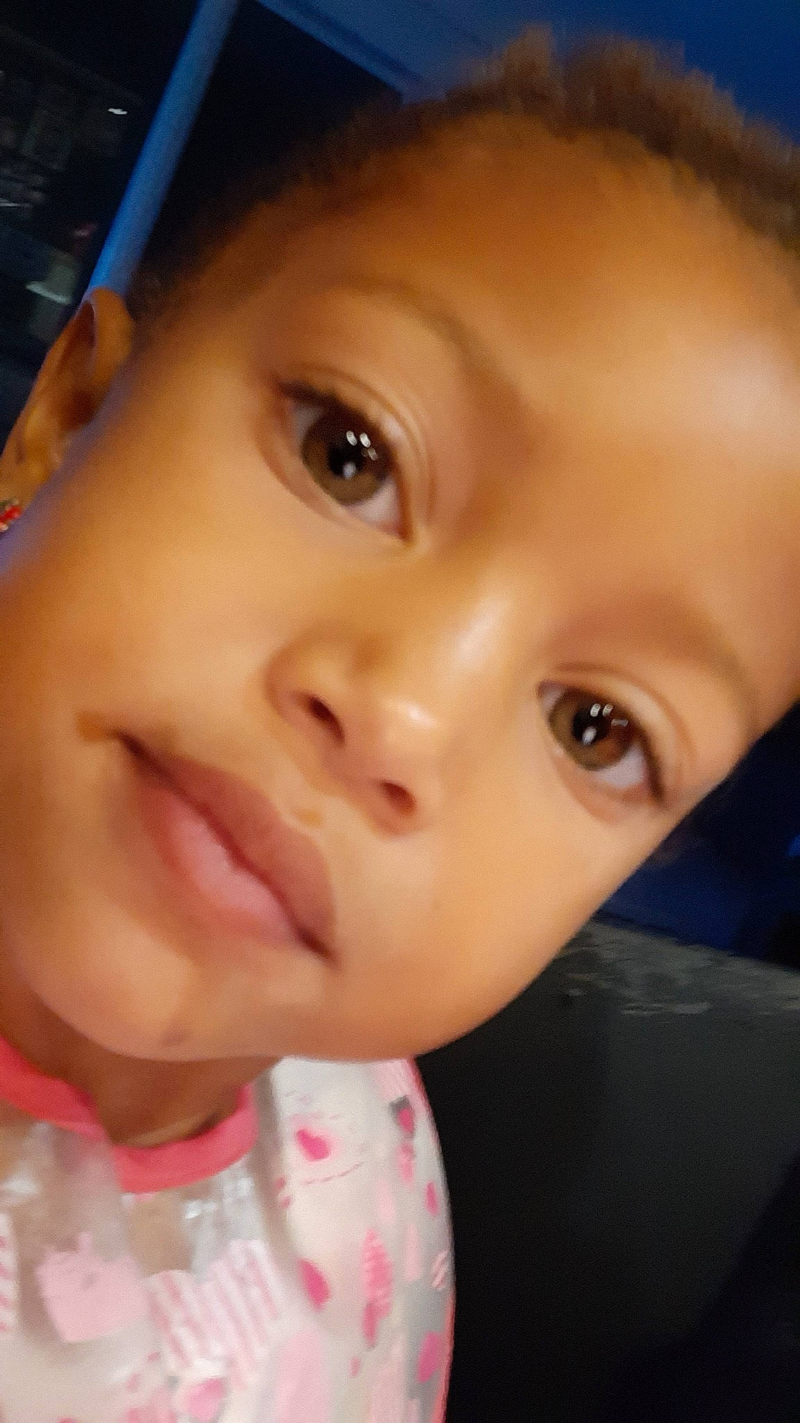 Mia a rejoint le concours — aidez-le/la à gagner de superbes lots ! beauty, cheek, child, chin, close_up, eye, eyebrow, eyelash, face, forehead, head, iris, jaw, lip, mouth, nose, person, selfie, skin, smile