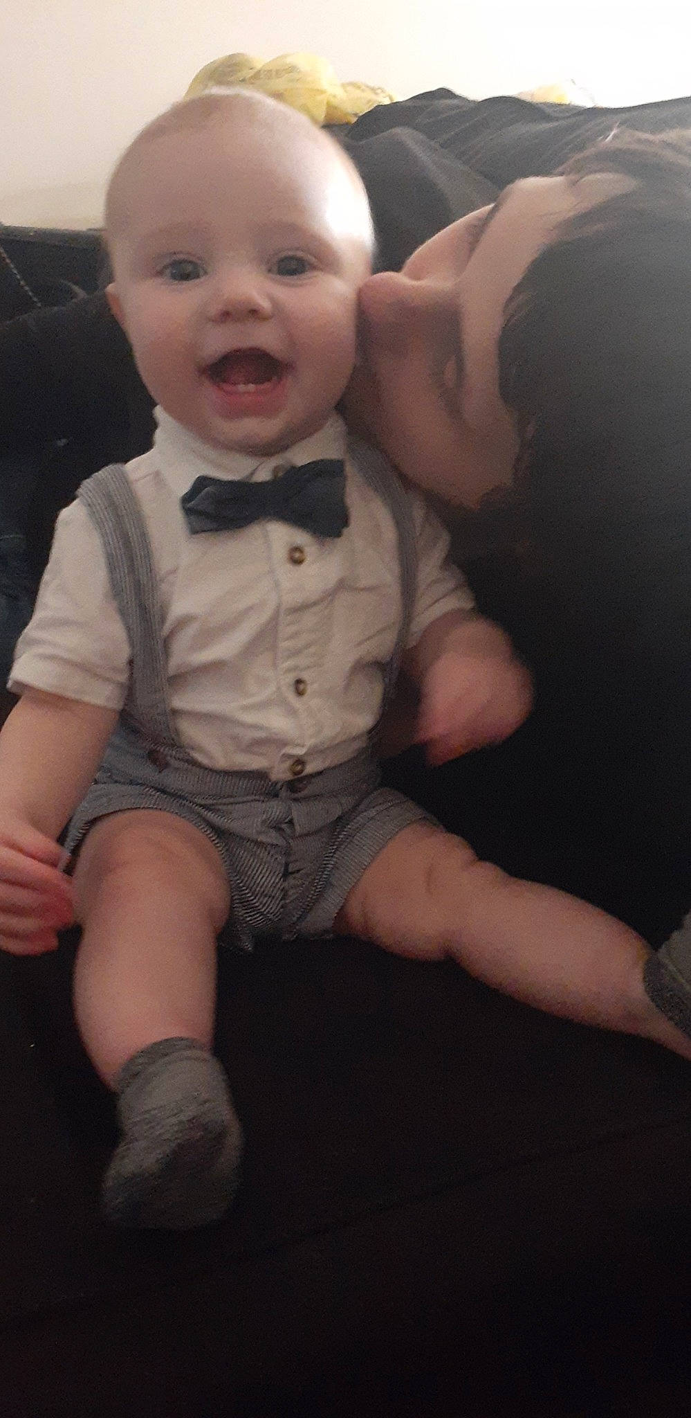 Jiraiya is registered to the contest to win money with this photo: baby, black, cheek, chin, eye, finger, flash_photography, gesture, happy, human, iris, leg, mouth, nose, person, skin, sleeve, smile, t_shirt, toddler