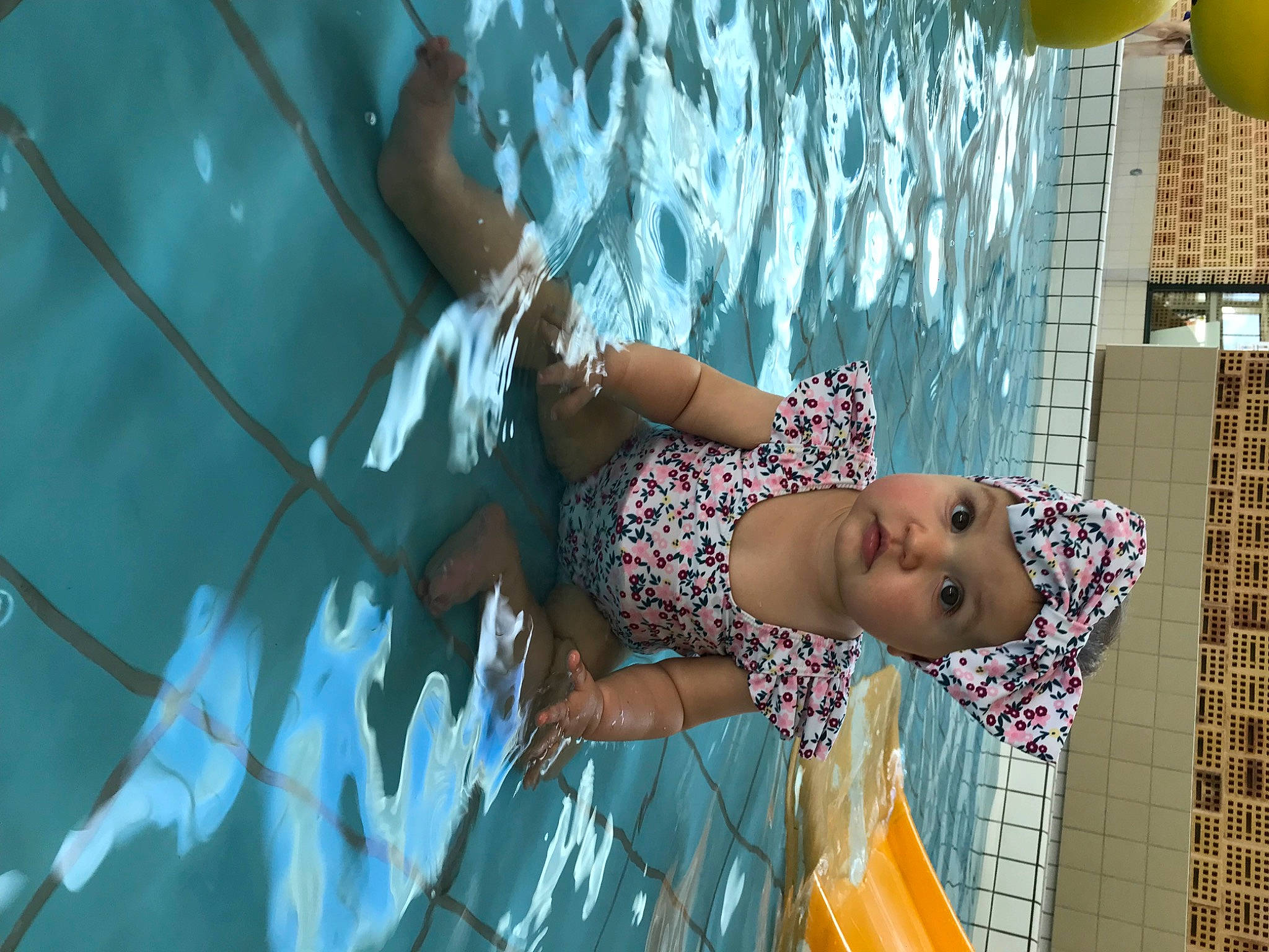 Kiara participe au concours pour gagner de l'argent avec cette photo : azure, balloon, child, daytime, dress, electric_blue, fun, happy, hat, headwear, human_leg, leisure, pattern, person, sandal, summer, thigh, toddler, vacation, visual_arts