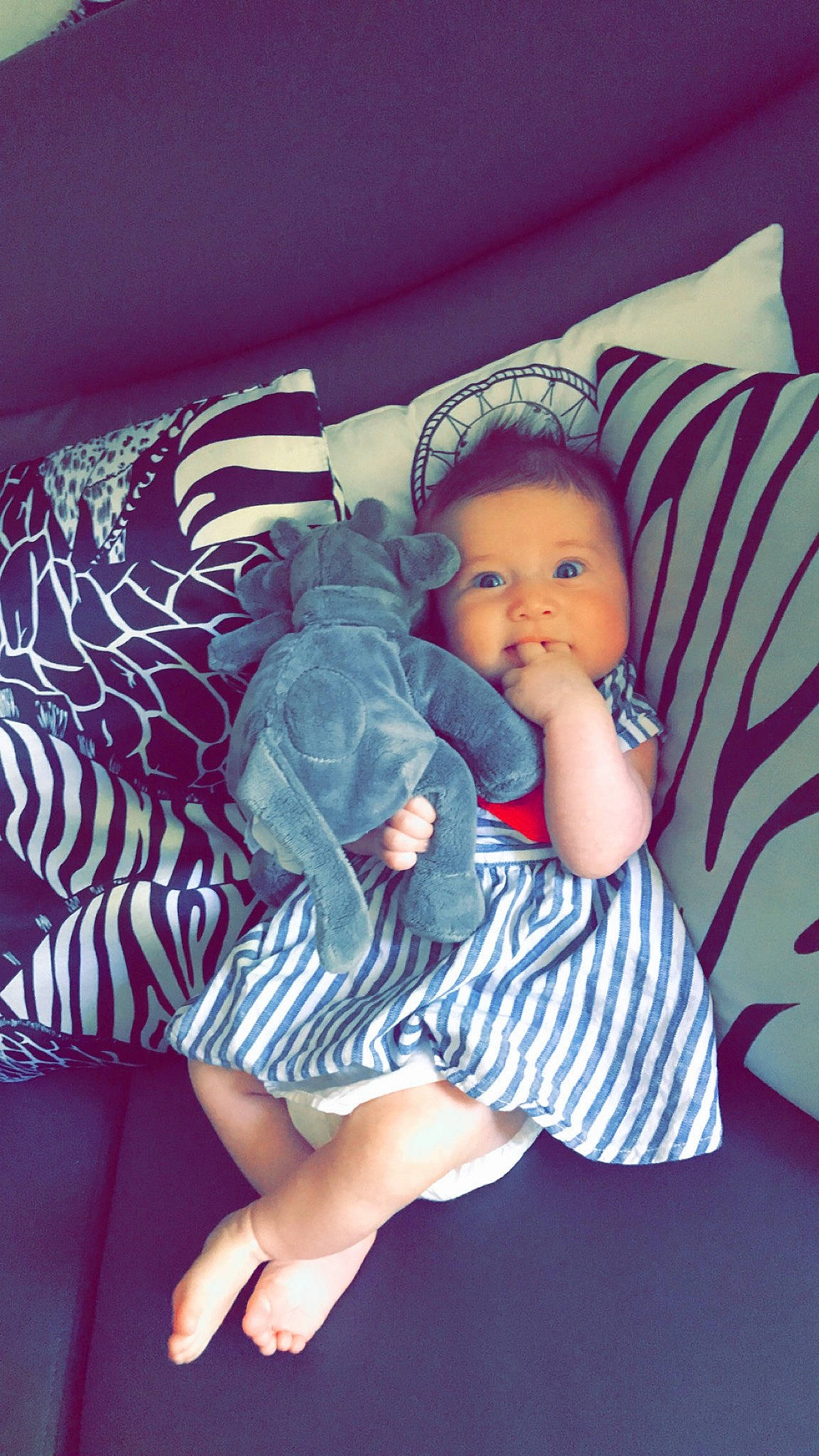 Illyana participe au concours pour gagner de l'argent avec cette photo : baby, cheek, child, cool, leg, person, pink, sitting, skin, toddler