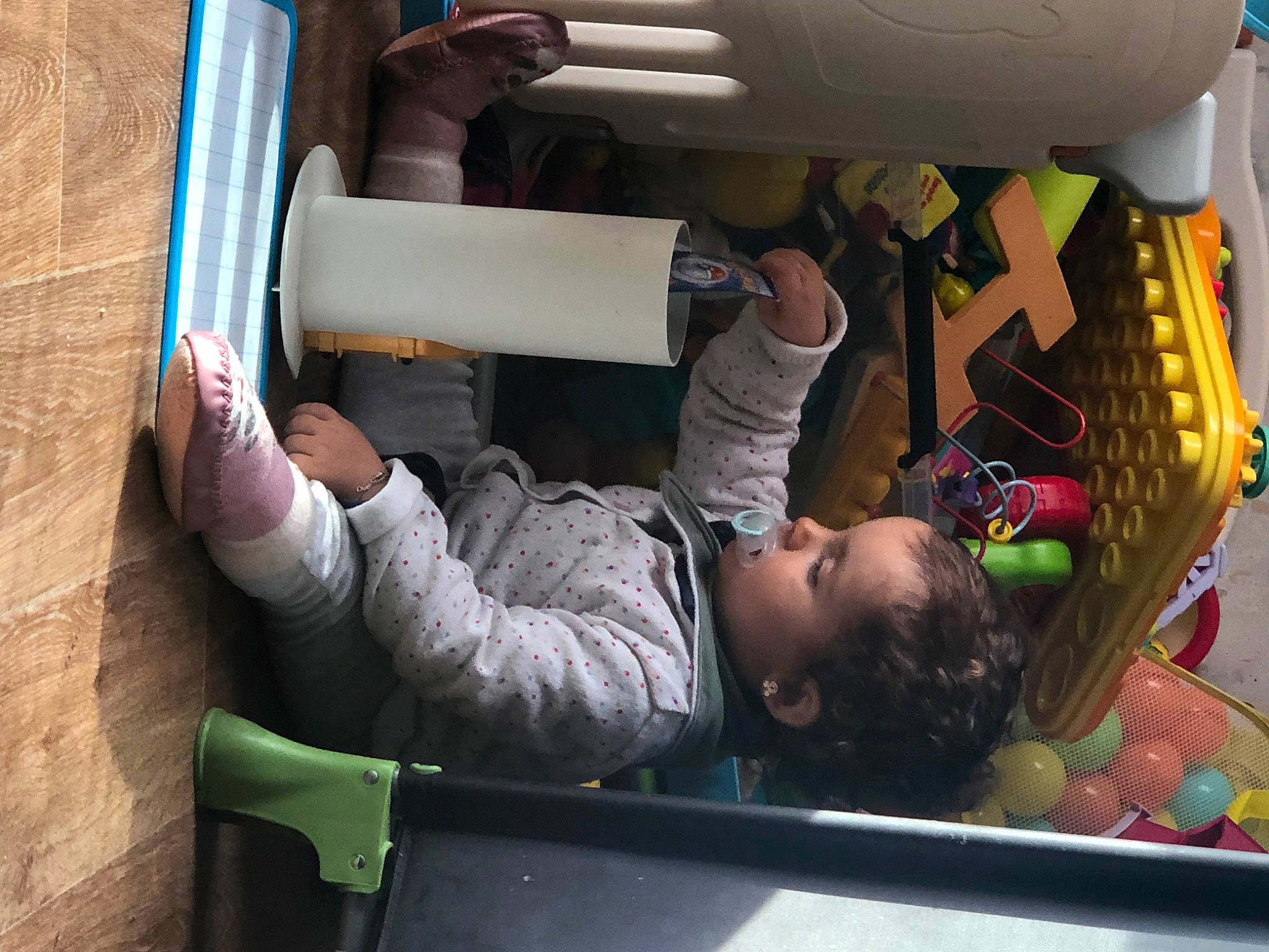 Nayla a rejoint le concours — aidez-le/la à gagner de superbes lots ! auto_part, automotive_design, automotive_exterior, baby, bumper, child, fun, leisure, machine, motor_vehicle, person, personal_protective_equipment, play, recreation, room, t_shirt, toddler, transport, vacation, vehicle_door