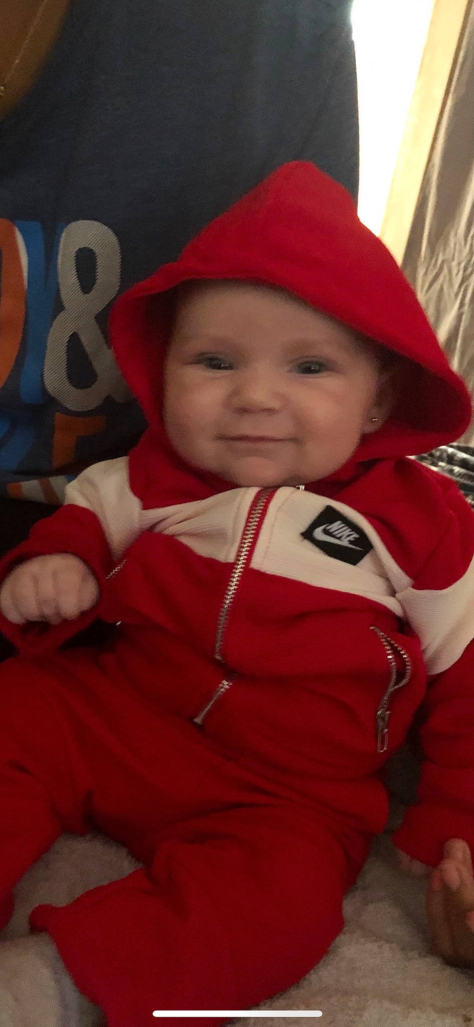 Lyaa a rejoint le concours — aidez-le/la à gagner de superbes lots ! baby, baby_toddler_clothing, cap, carmine, cheek, child, eye, fun, happy, headgear, headwear, jacket, joy, lip, nose, outerwear, person, red, skin, sleeve