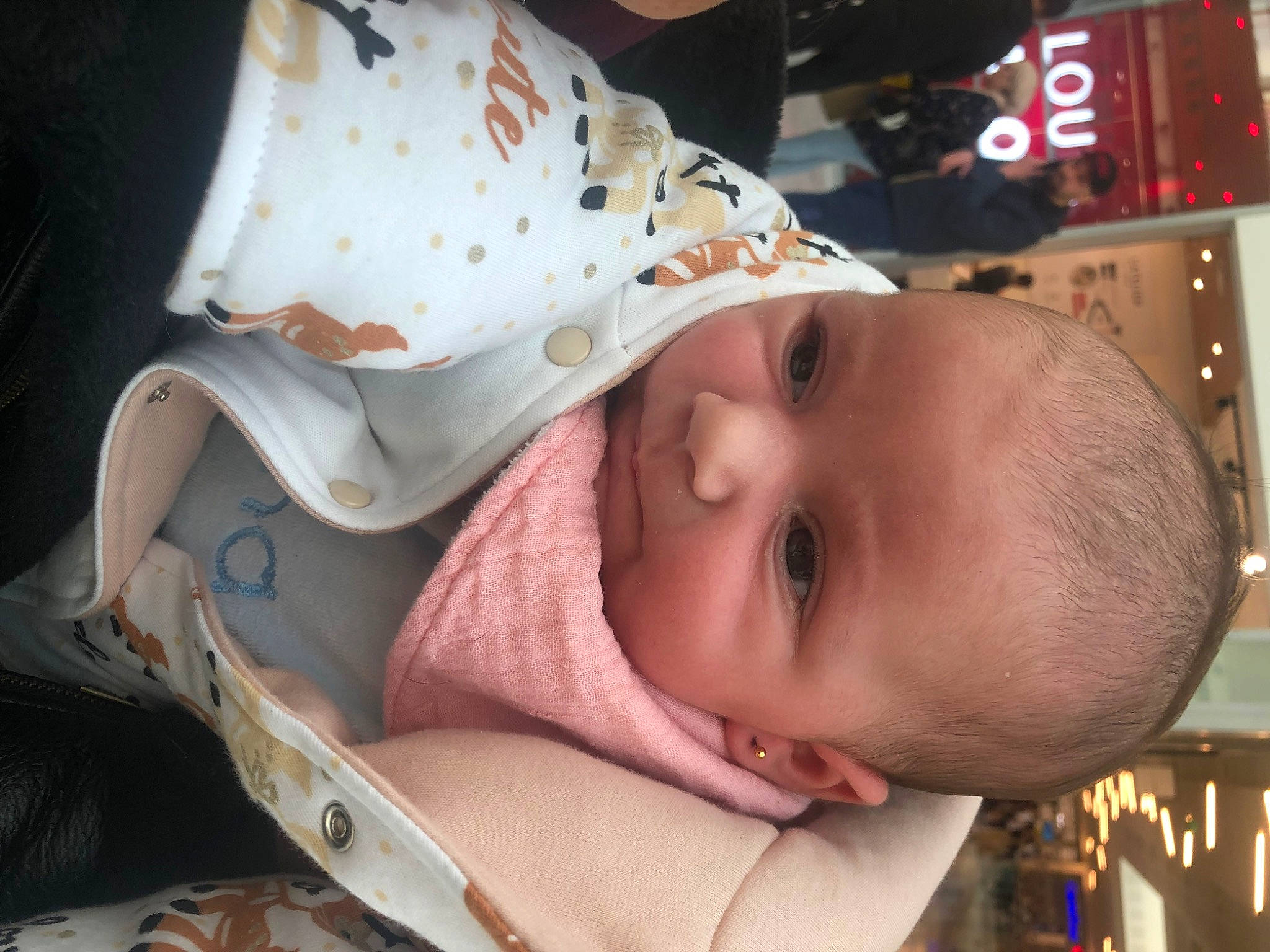 Lyaa a rejoint le concours — aidez-le/la à gagner de superbes lots ! baby, baby_carriage, baby_products, baby_safety, baby_toddler_clothing, cheek, child, eye, fashion_accessory, fun, happy, hat, headgear, lip, mouth, nose, person, product, skin, smile