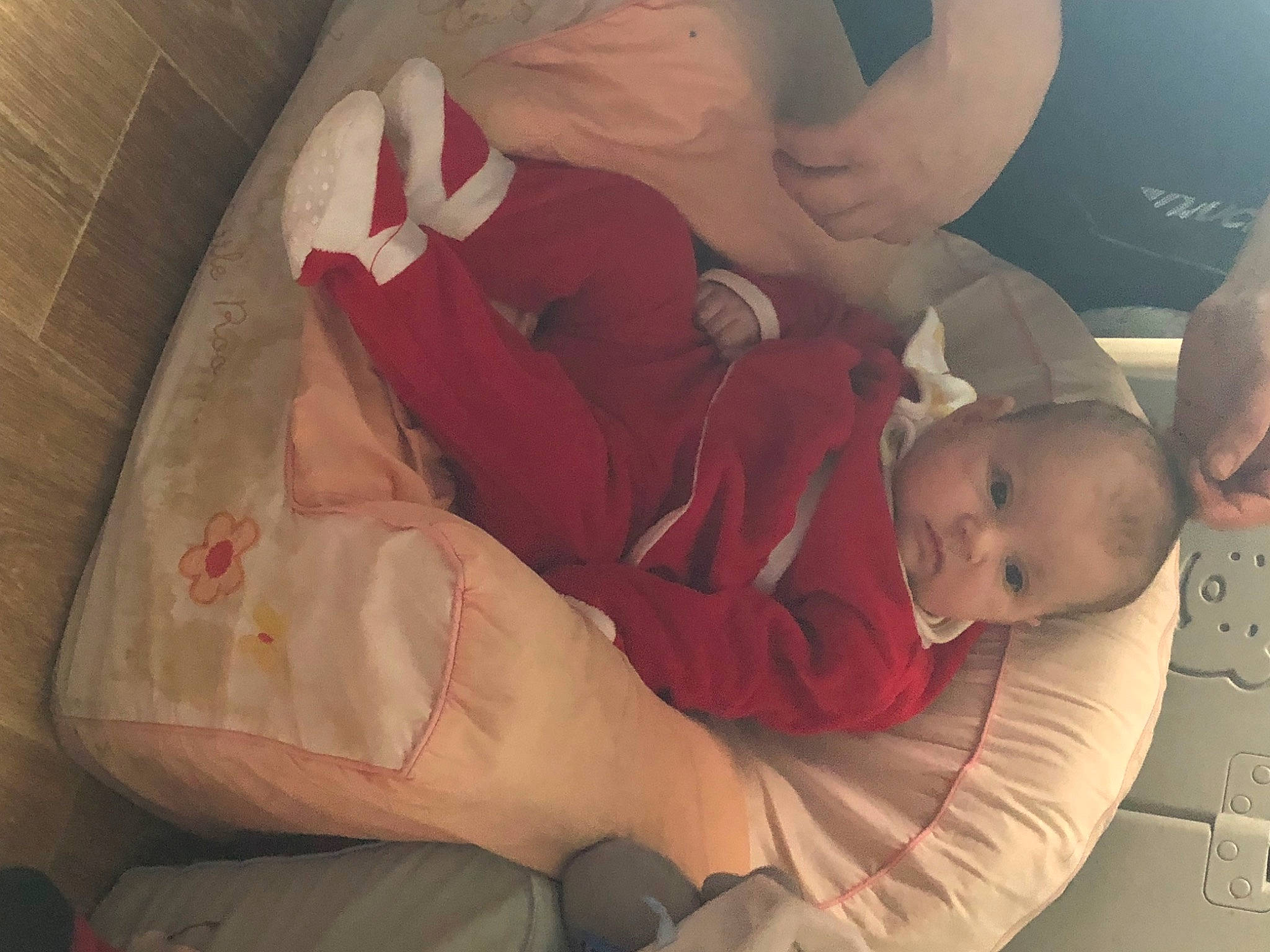 Lyaa participe au concours pour gagner de l'argent avec cette photo : baby, baby_products, baby_sleeping, baby_toddler_clothing, beauty, bedtime, cheek, child, comfort, finger, gesture, human, lap, mammal, mouth, person, product, room, skin, toddler