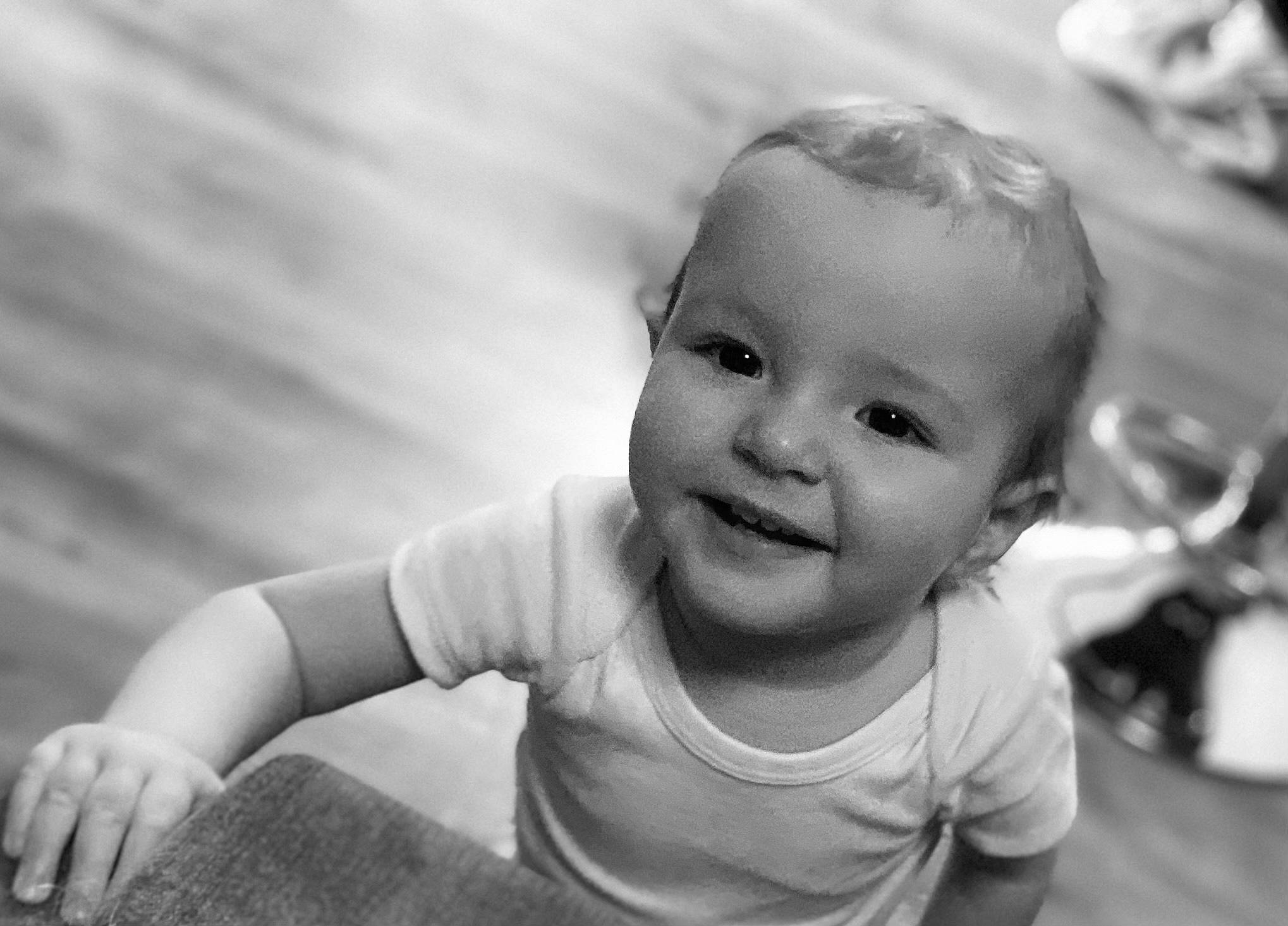 Lexie a rejoint le concours — aidez-le/la à gagner de superbes lots ! arm, baby, black_and_white, cheek, child, cloud, eye, face, finger, flash_photography, gesture, hand, happy, head, iris, joy, nose, person, skin, smile