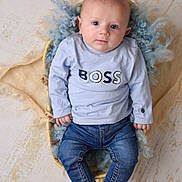 Maé participe au concours pour gagner de l'argent avec cette photo : baby, barefoot, basket, blue_shirt, casual_clothing, child, cute, denim_jeans, expression, face, floor, fluffy_wool, head, indoor, infant, light, looking_at_camera, portrait, sitting, young_child