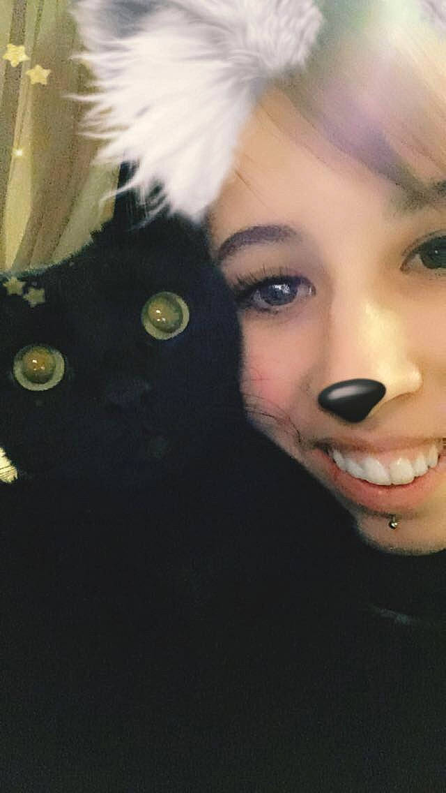 Poussinou a rejoint le concours — aidez-le/la à gagner de superbes lots ! black_hair, cat, cheek, ear, eye, eyebrow, eyelash, face, forehead, girl, head, lip, mouth, nose, person, small_to_medium_sized_cats, smile, snout, whiskers