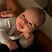Maïwen participe au concours pour gagner de l'argent avec cette photo : baby, child, closeup, clothing, cozy, cute, expression, eyes, face, hand, happy, human, indoor, infant, person, portrait, resting, skin, smiling, warm_light