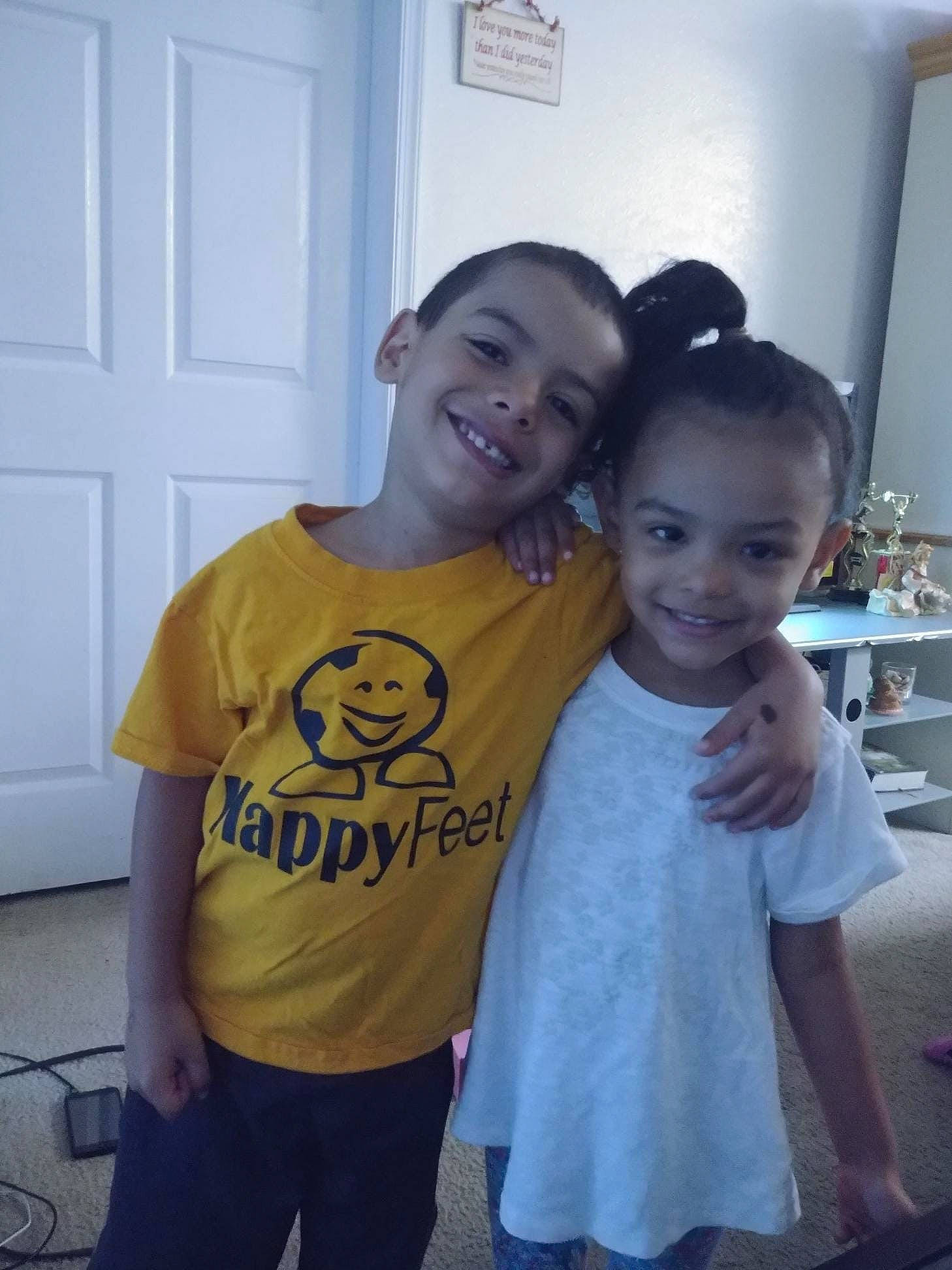 Amani is registered to the contest to win money with this photo: child, daughter, face, family, friendship, fun, happy, head, joy, mother, people, person, shoulder, skin, smile, t_shirt, toddler, top, vacation, yellow