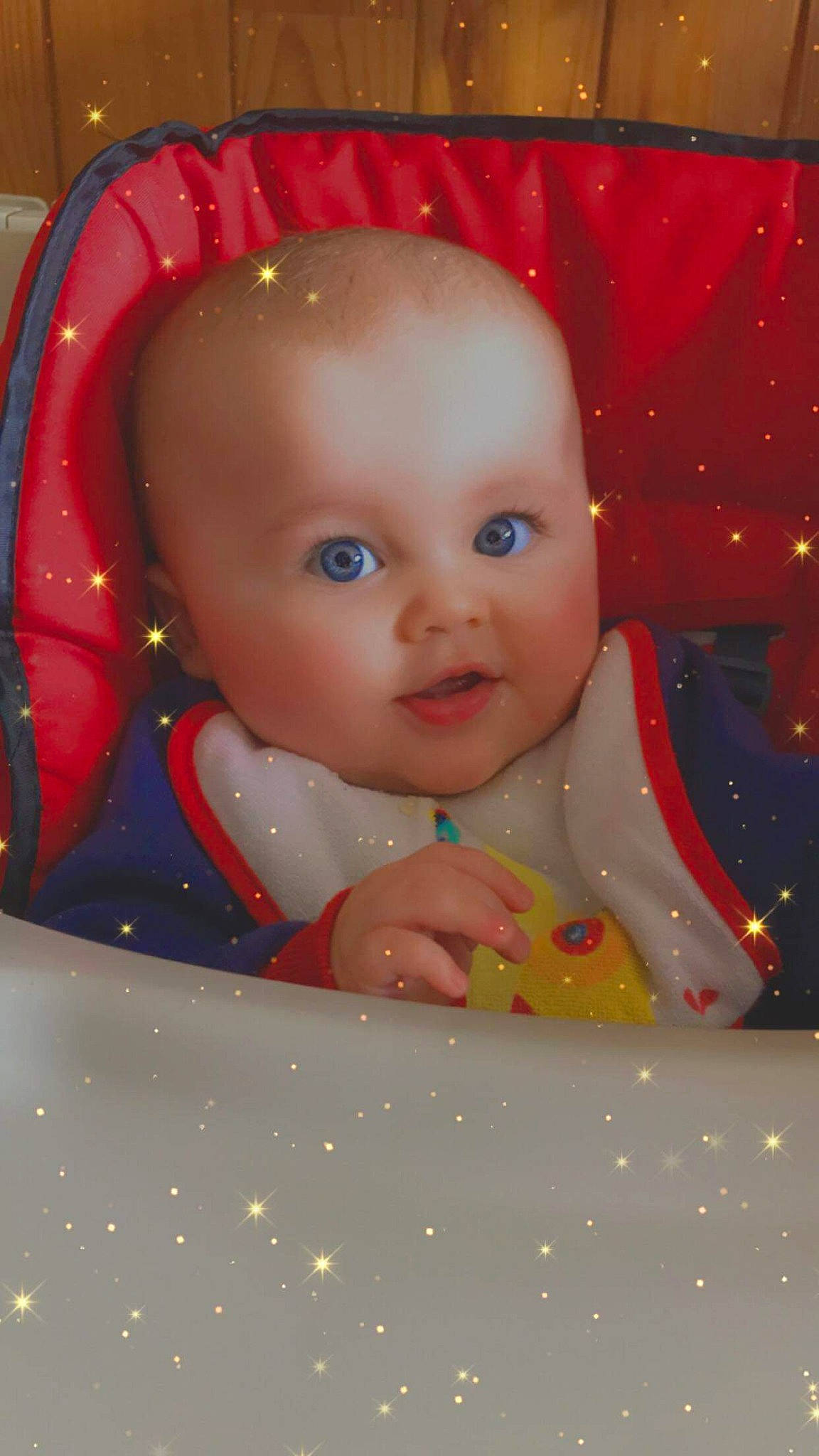 Matthew participe au concours pour gagner de l'argent avec cette photo : baby, cheek, child, eye, face, head, iris, person, pink, skin, toddler